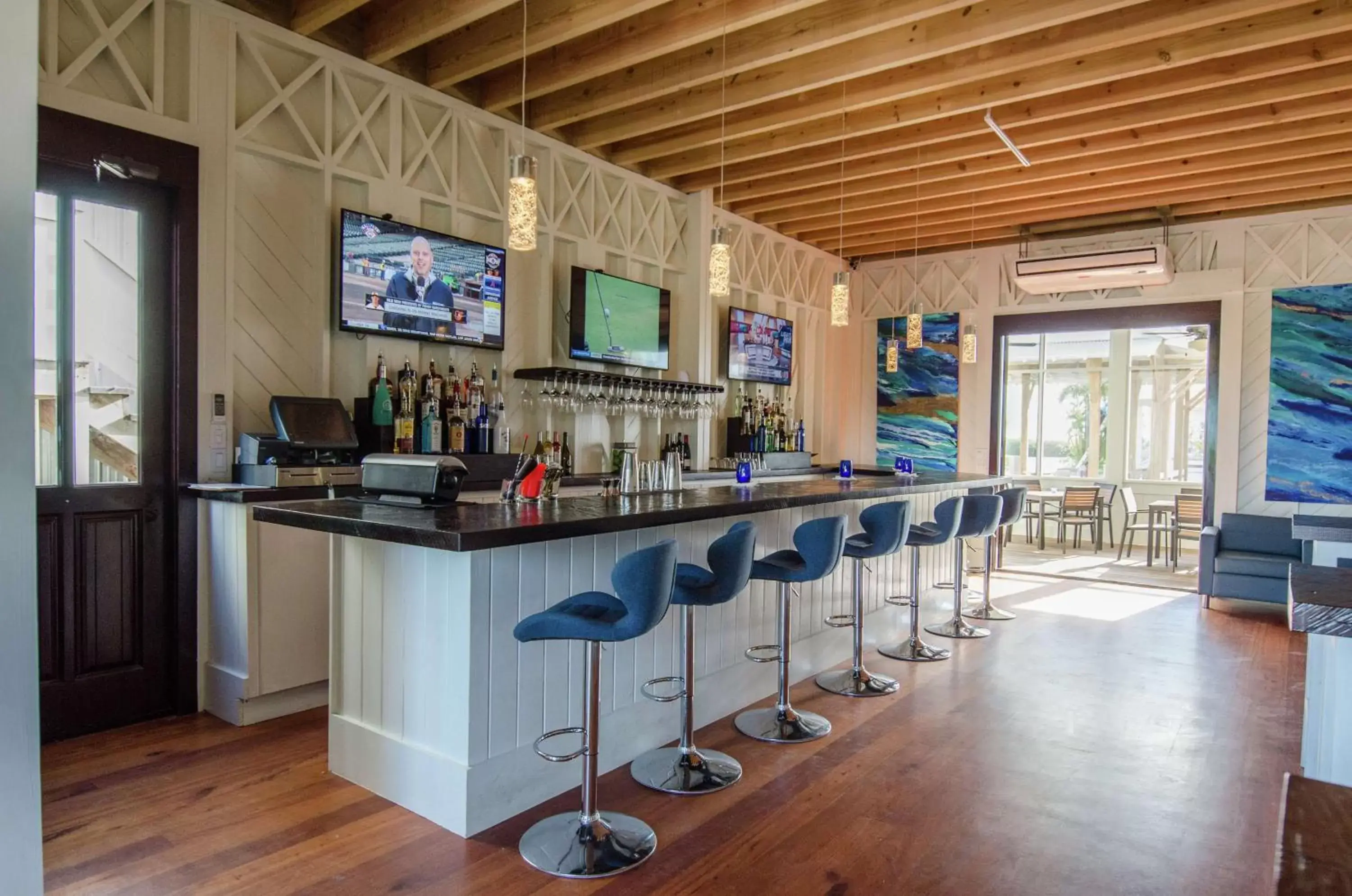 Lounge or bar, Lounge/Bar in Mahogany Bay Resort and Beach Club, Curio Collection