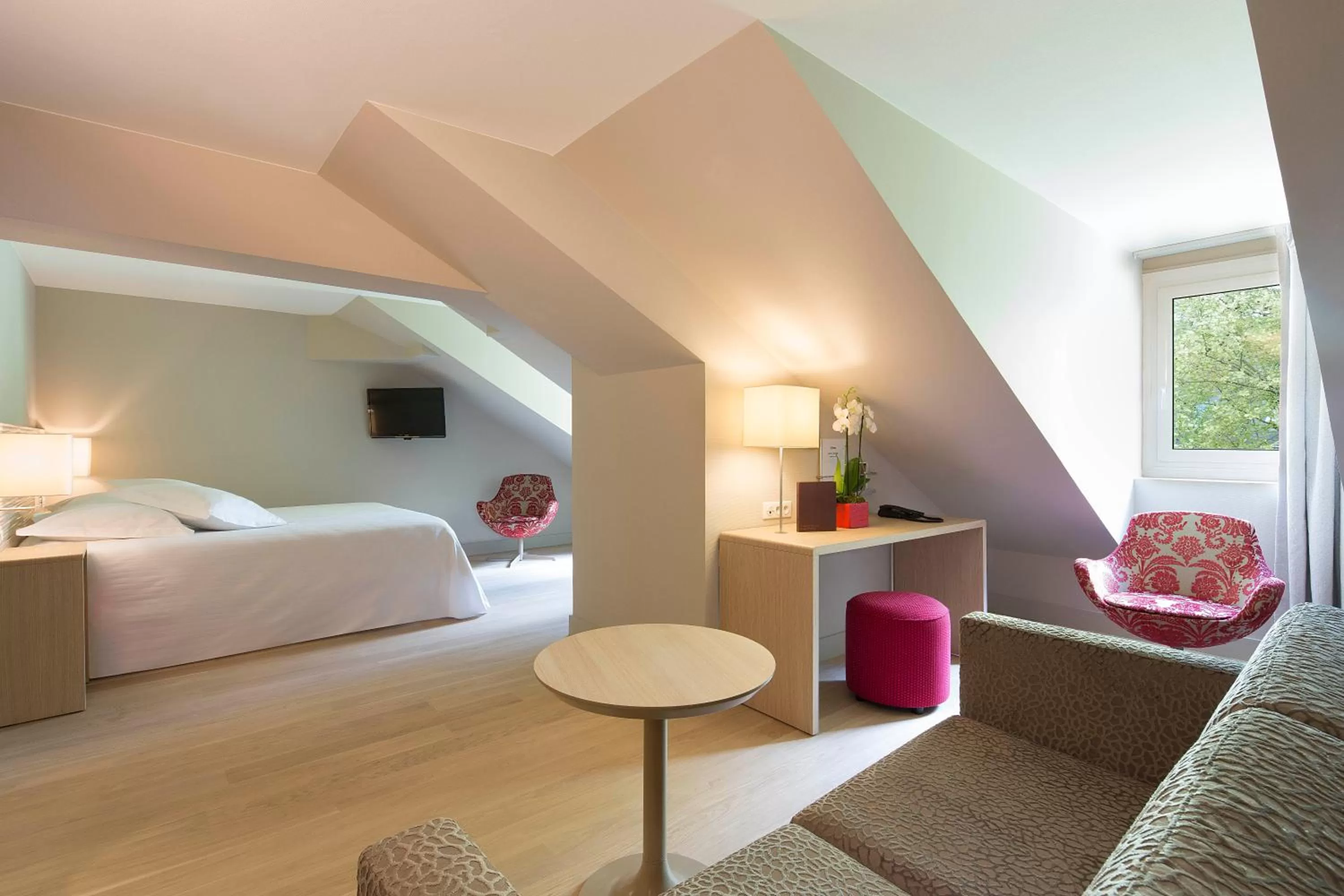 Photo of the whole room, Bed in Hôtel & SPA Oceania L'Univers Tours