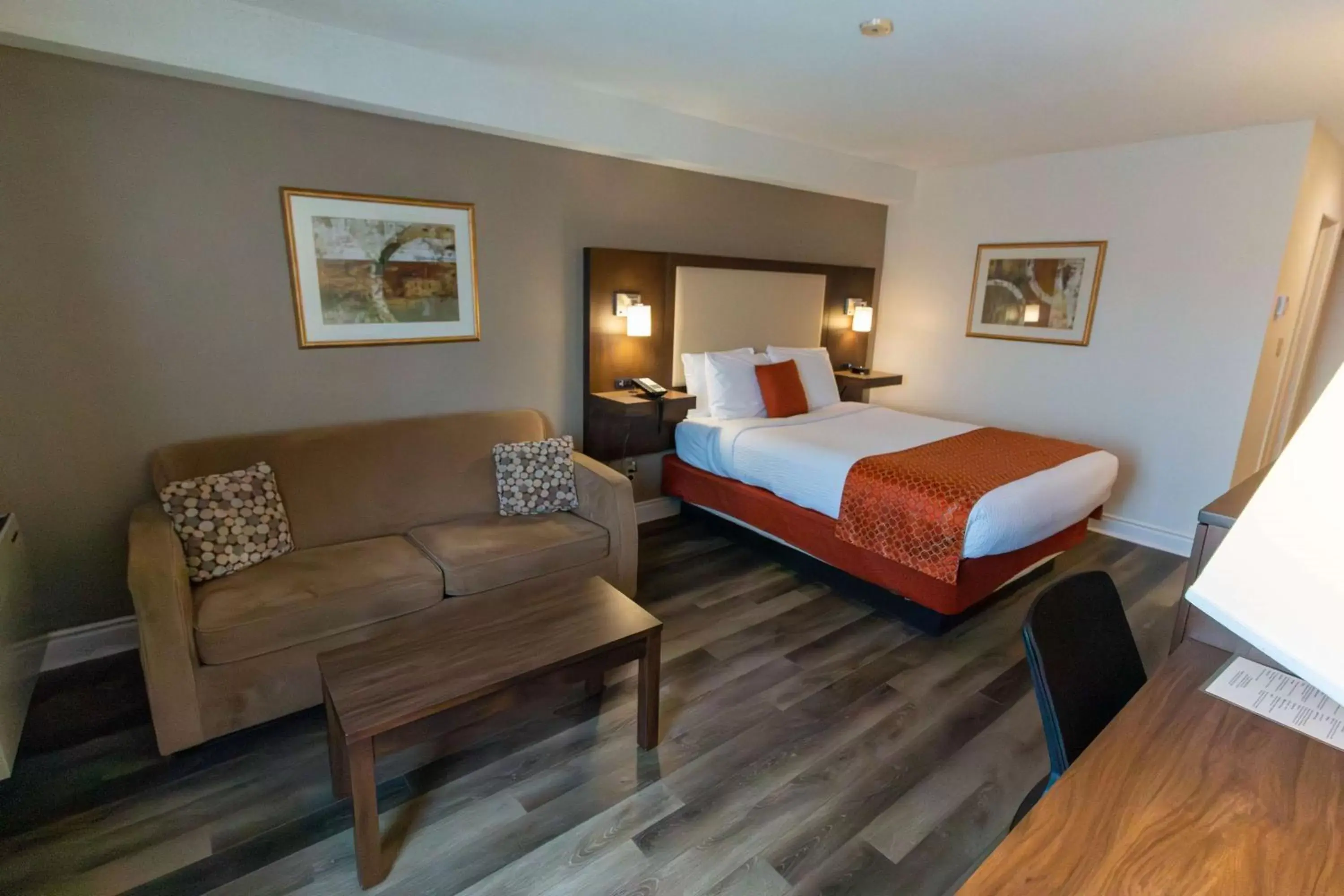 Bedroom, Bed in Best Western Smiths Falls Hotel