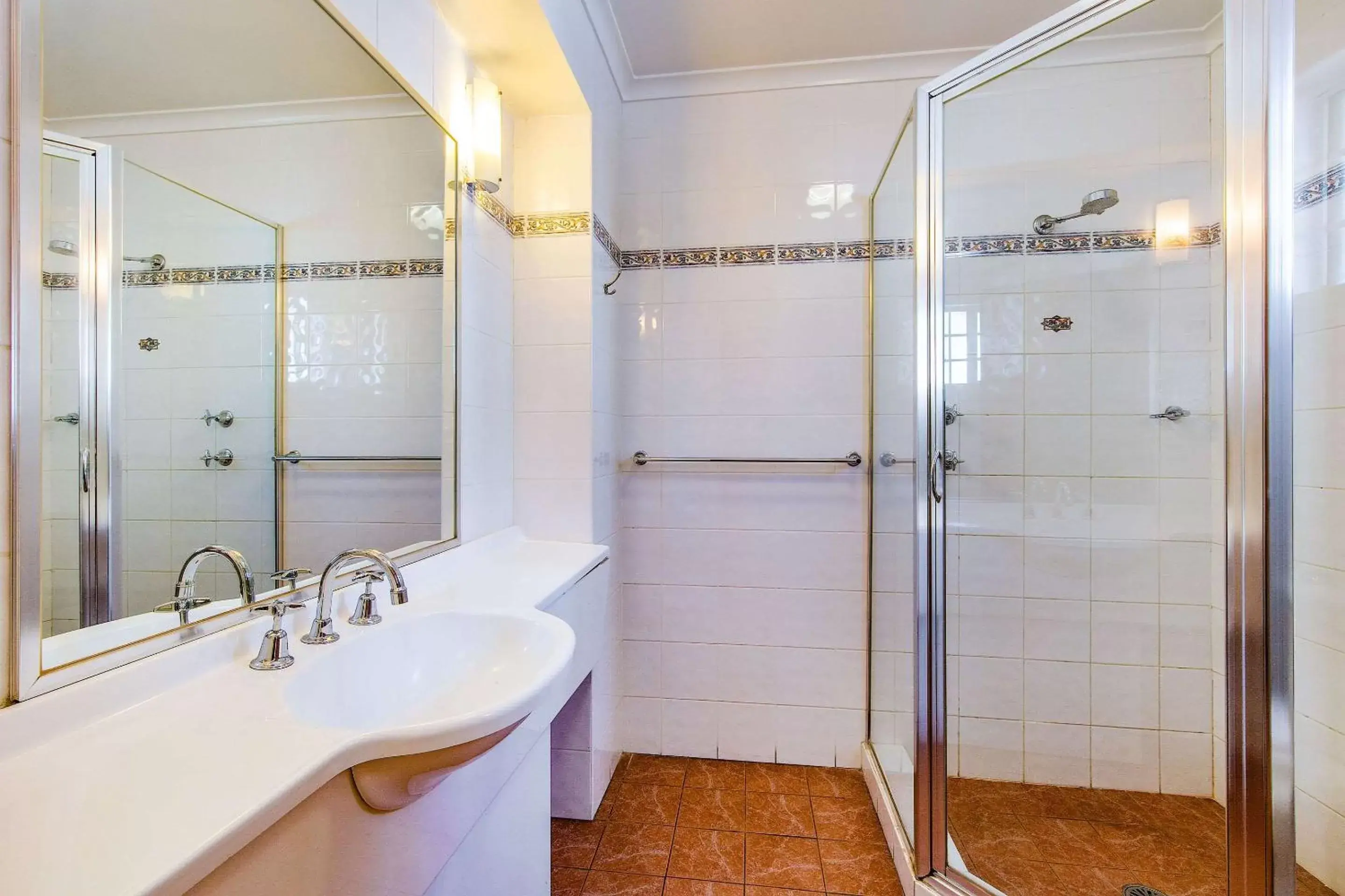 Shower, Bathroom in Quality Inn Penrith Sydney