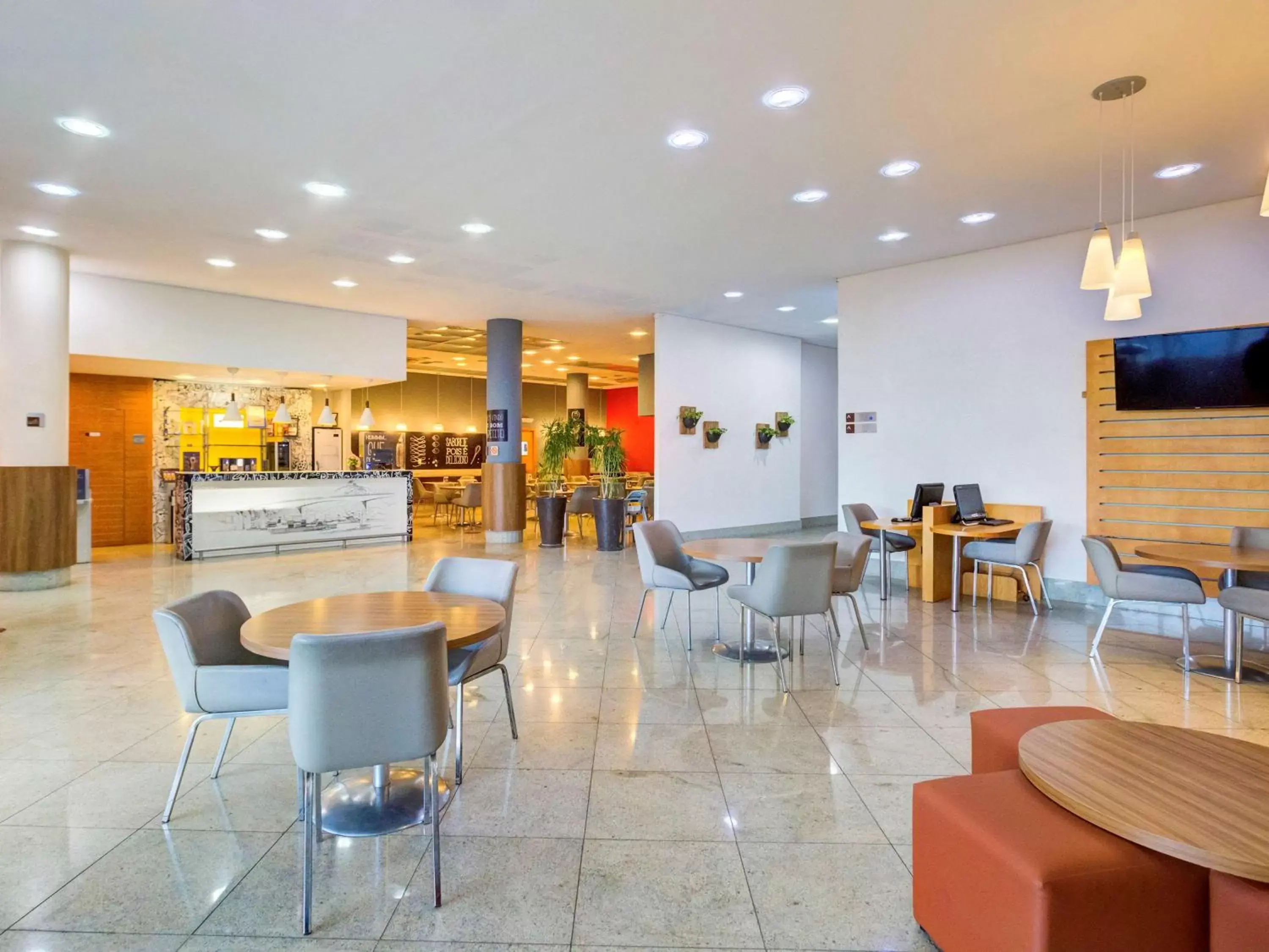 Property building, Restaurant/Places to Eat in ibis Vitoria Praia de Camburi