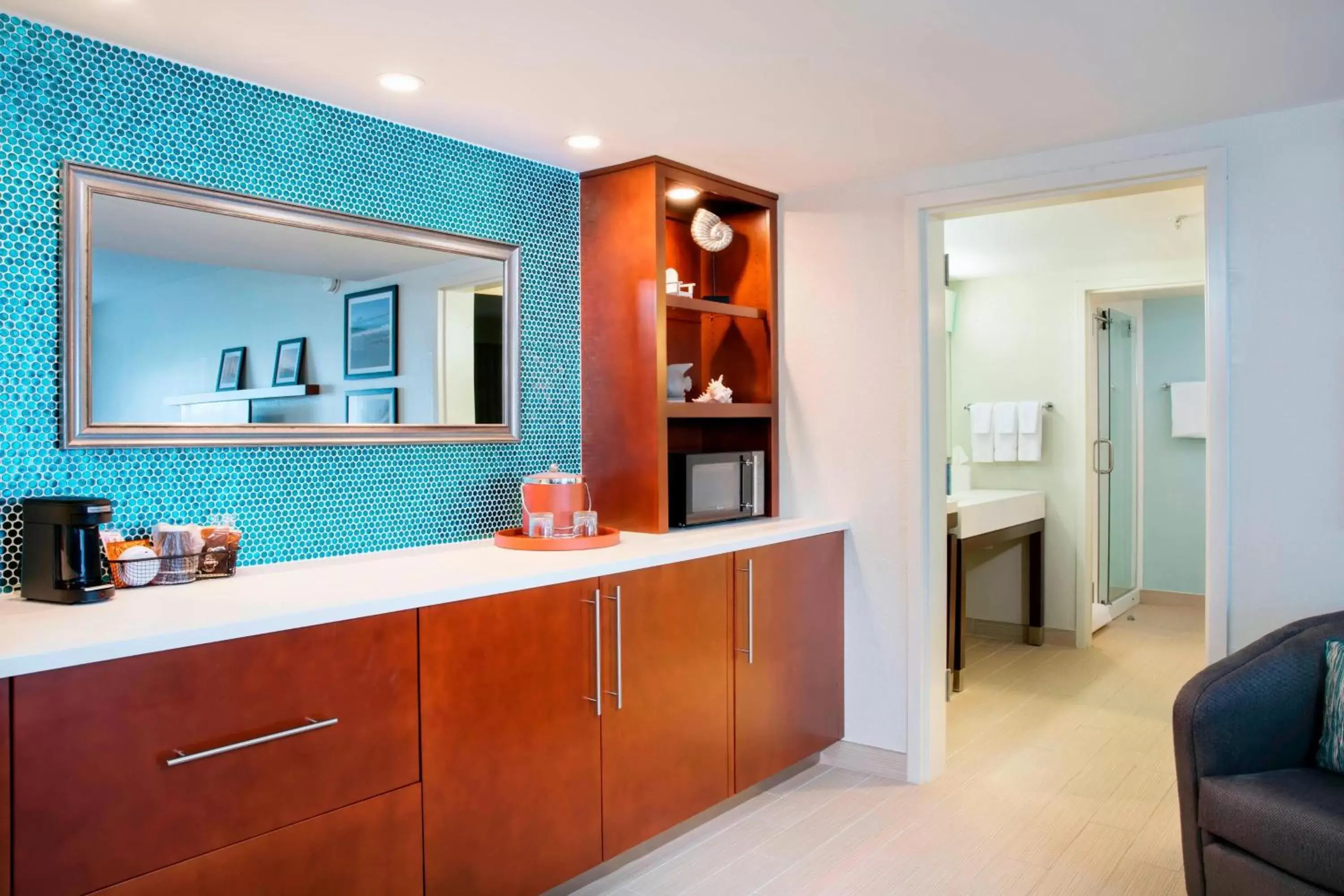 Photo of the whole room, Kitchen/Kitchenette in Courtyard by Marriott Myrtle Beach Barefoot Landing