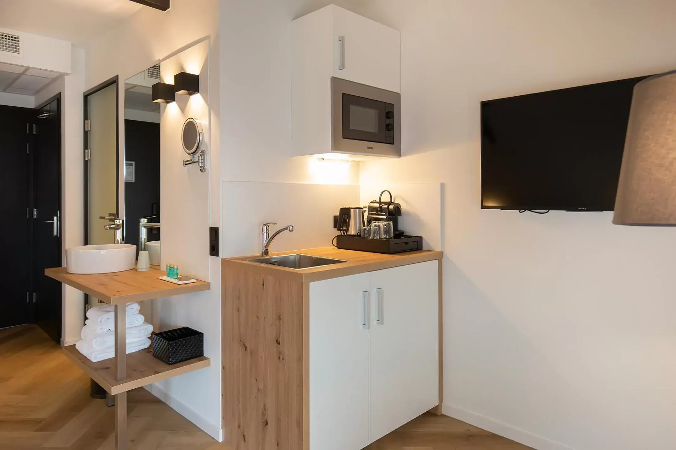 TV and multimedia, Kitchen/Kitchenette in Snoozz Hotels