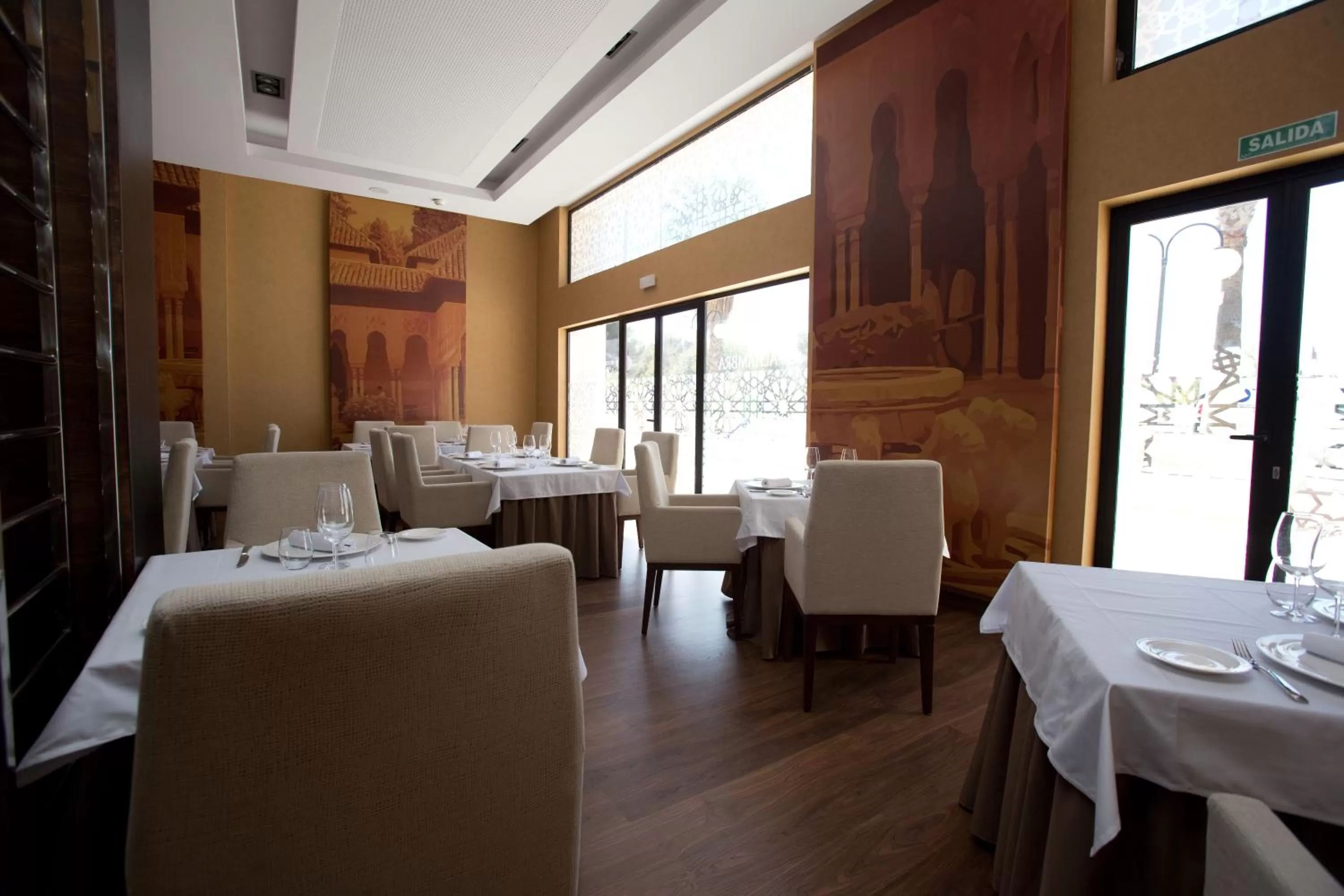 Restaurant/places to eat in M.A. Hotel Sevilla Congresos
