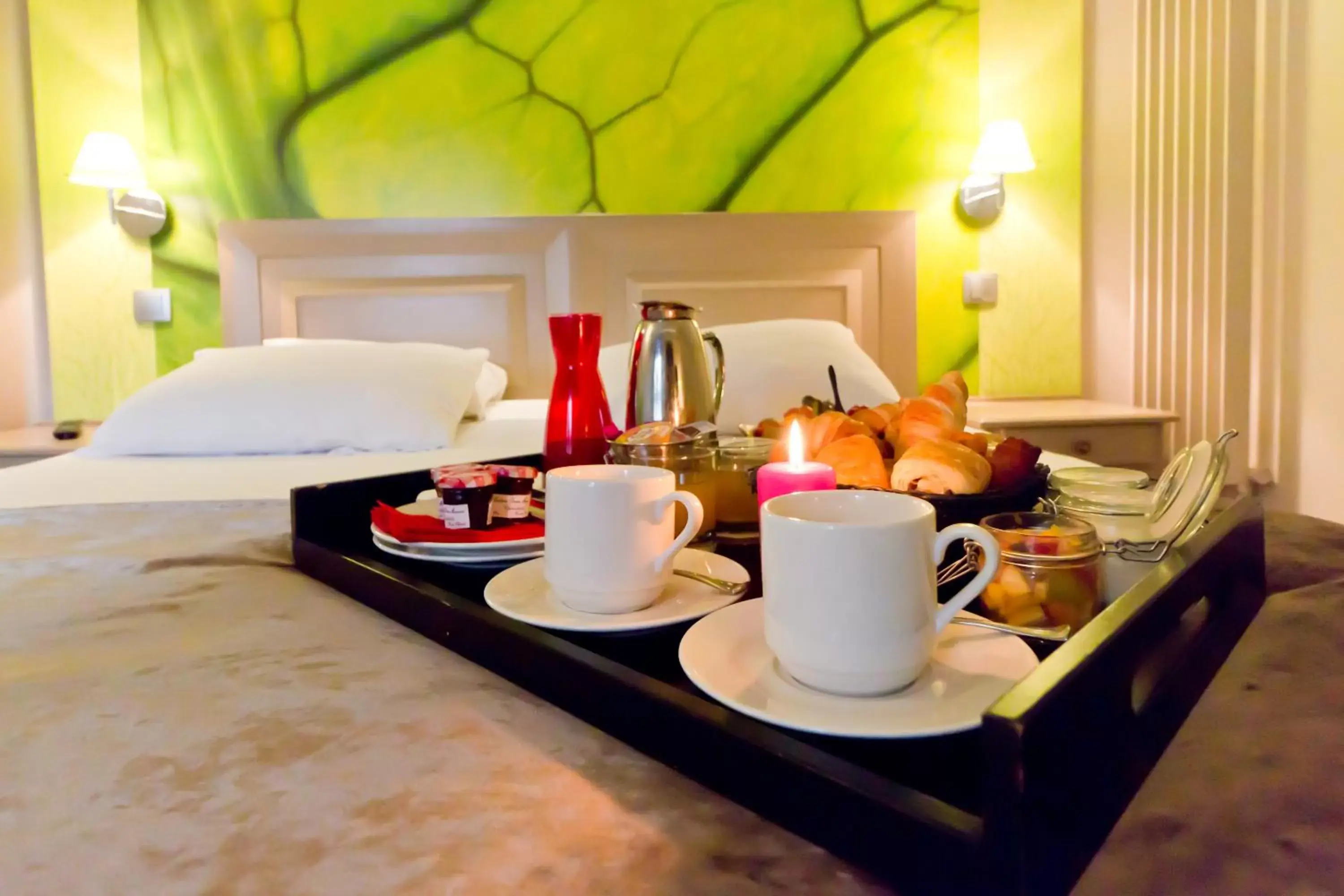 Coffee/tea facilities, Breakfast in Logis Hôtel Restaurant Le Fruitier