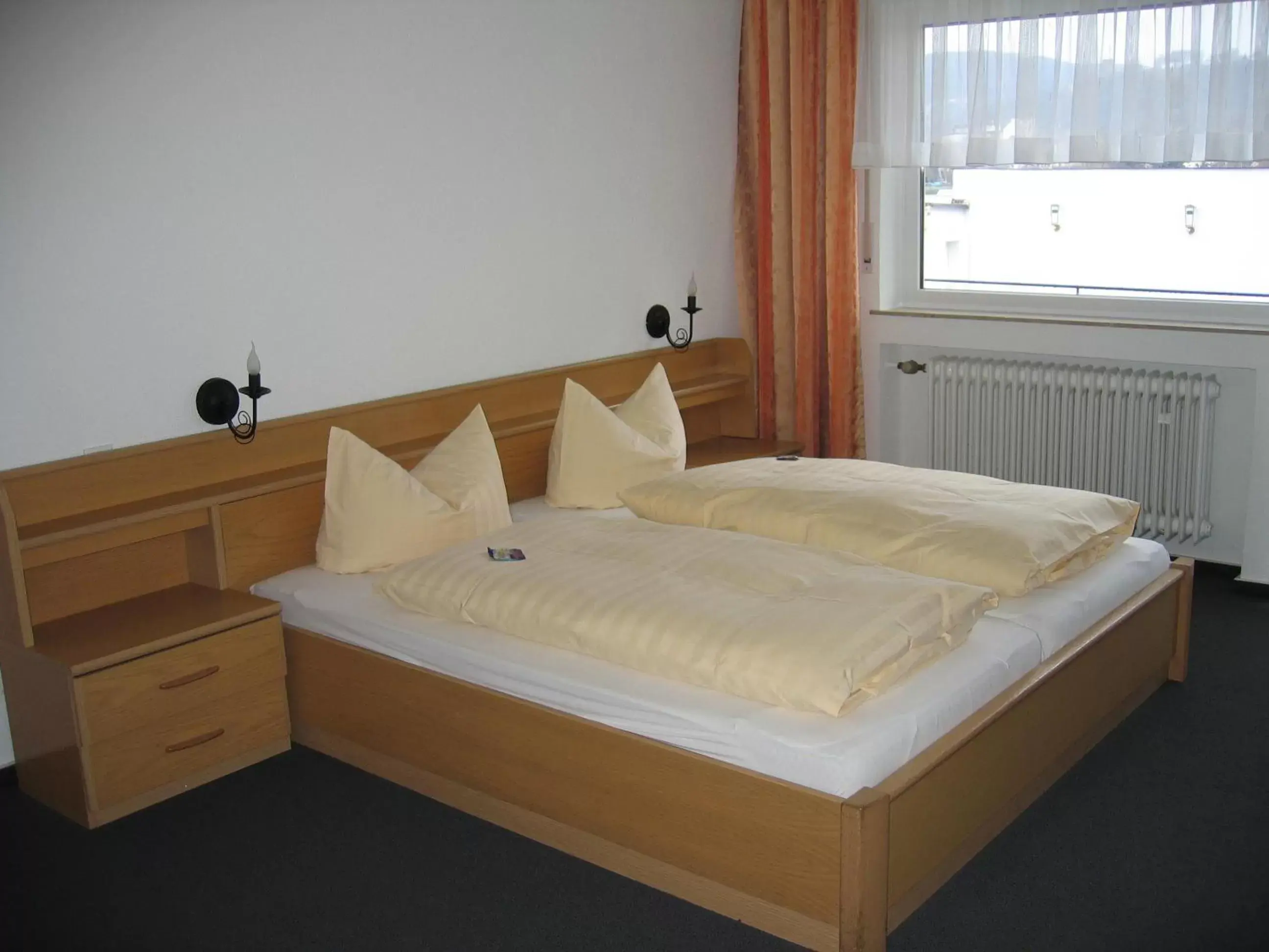 Double Room with River View in Hotel Zur Kripp Double Room with River View in Hotel Zur Kripp