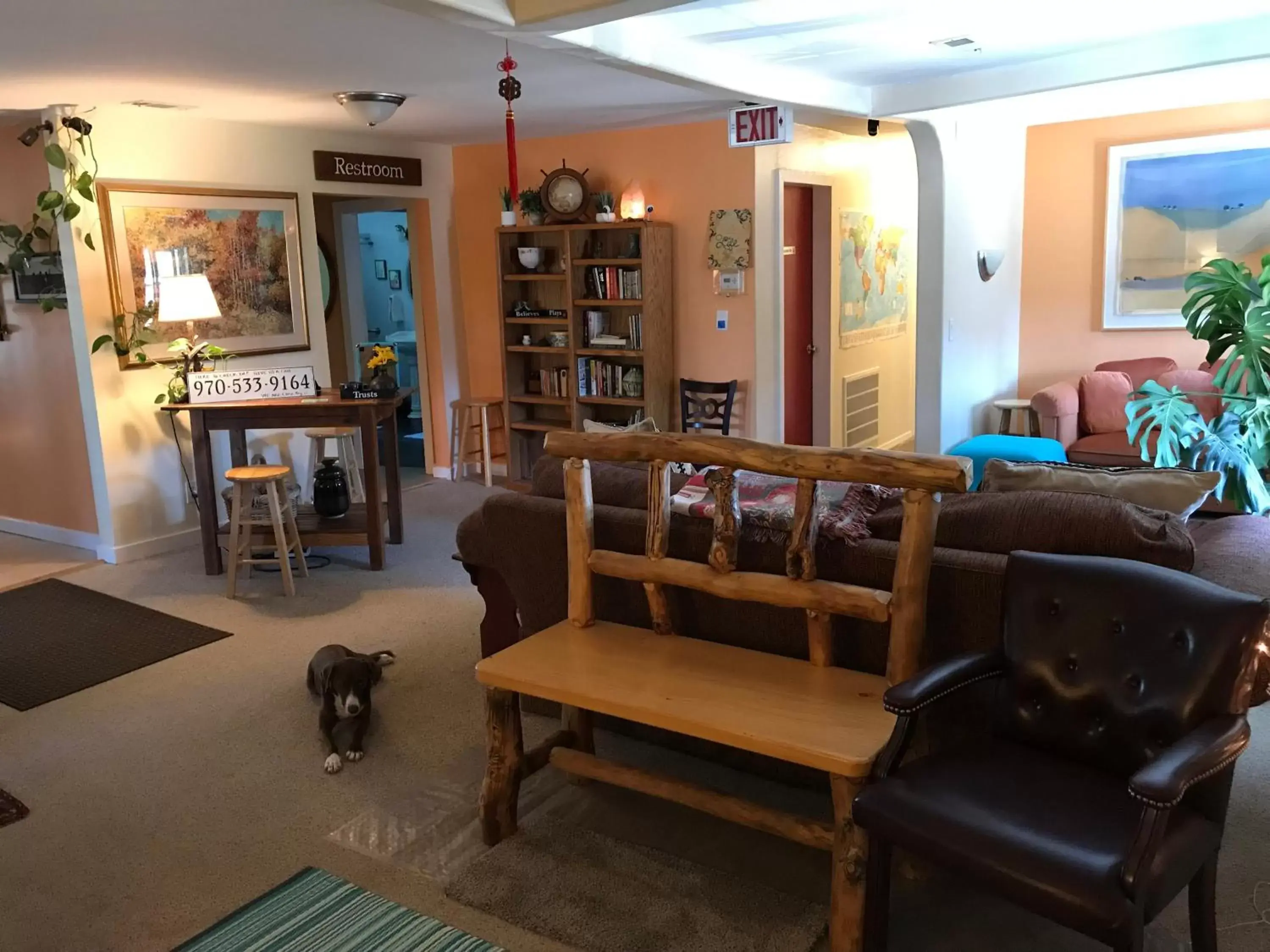 Living room, Seating Area in Mancos Inn