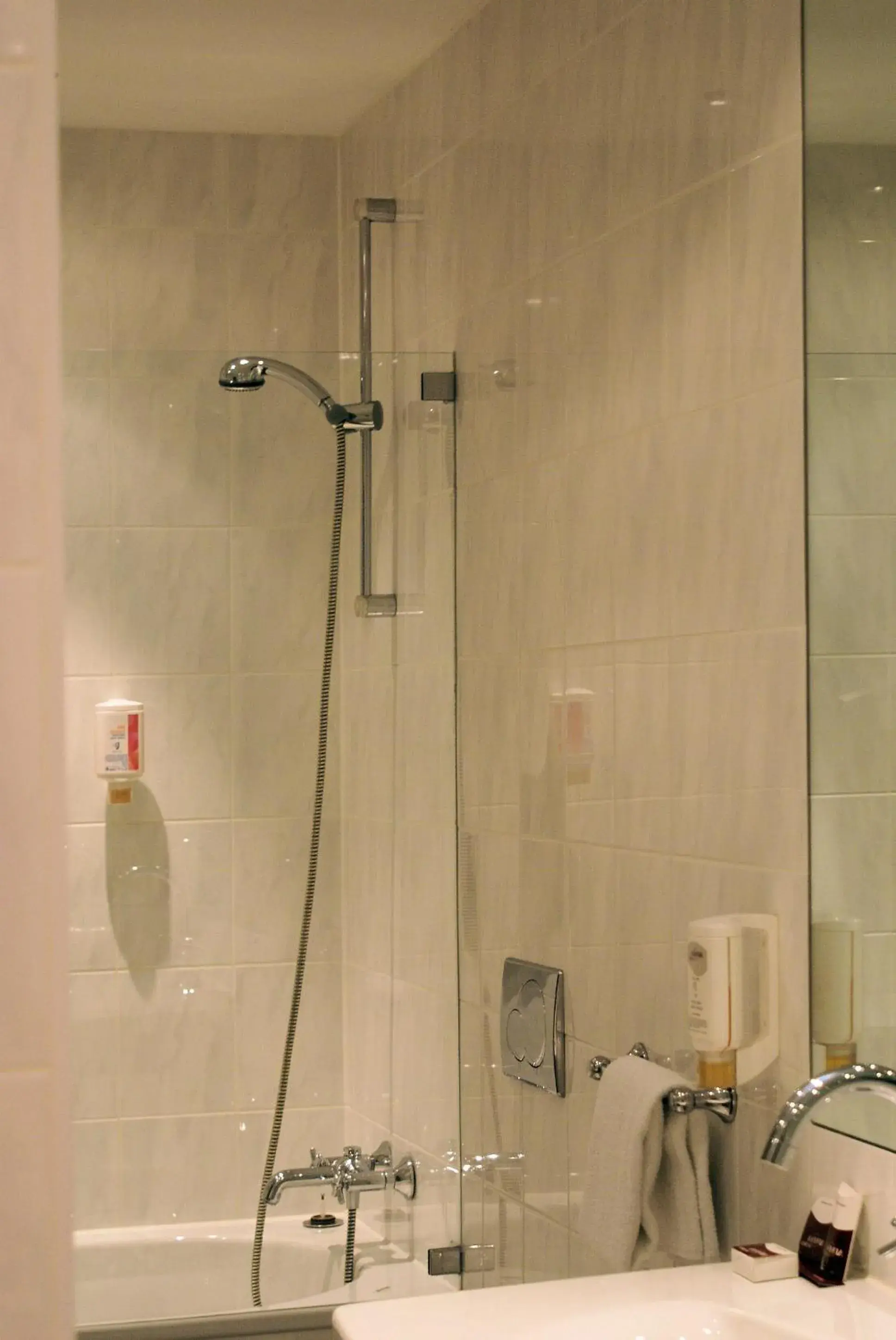 Shower, Bathroom in ARVENA Messe Hotel