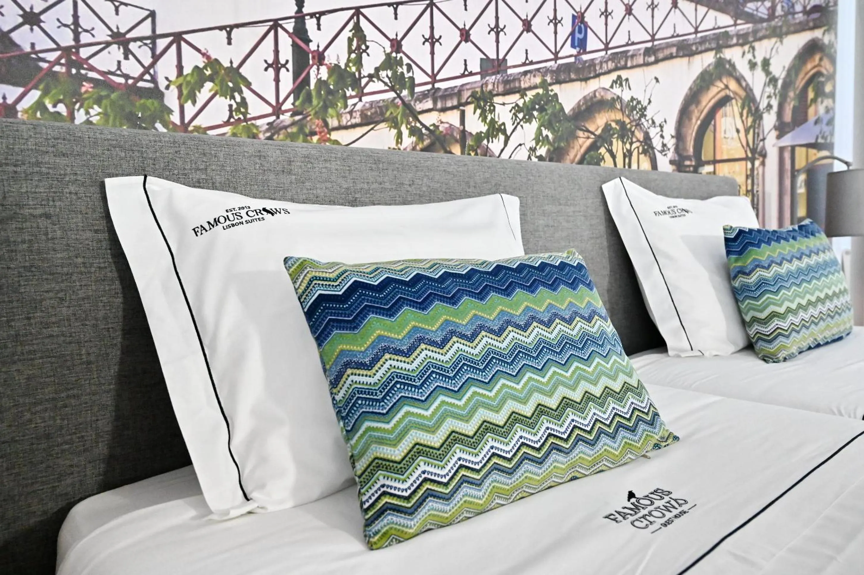 Bed in Famous Crows Lisbon Suites