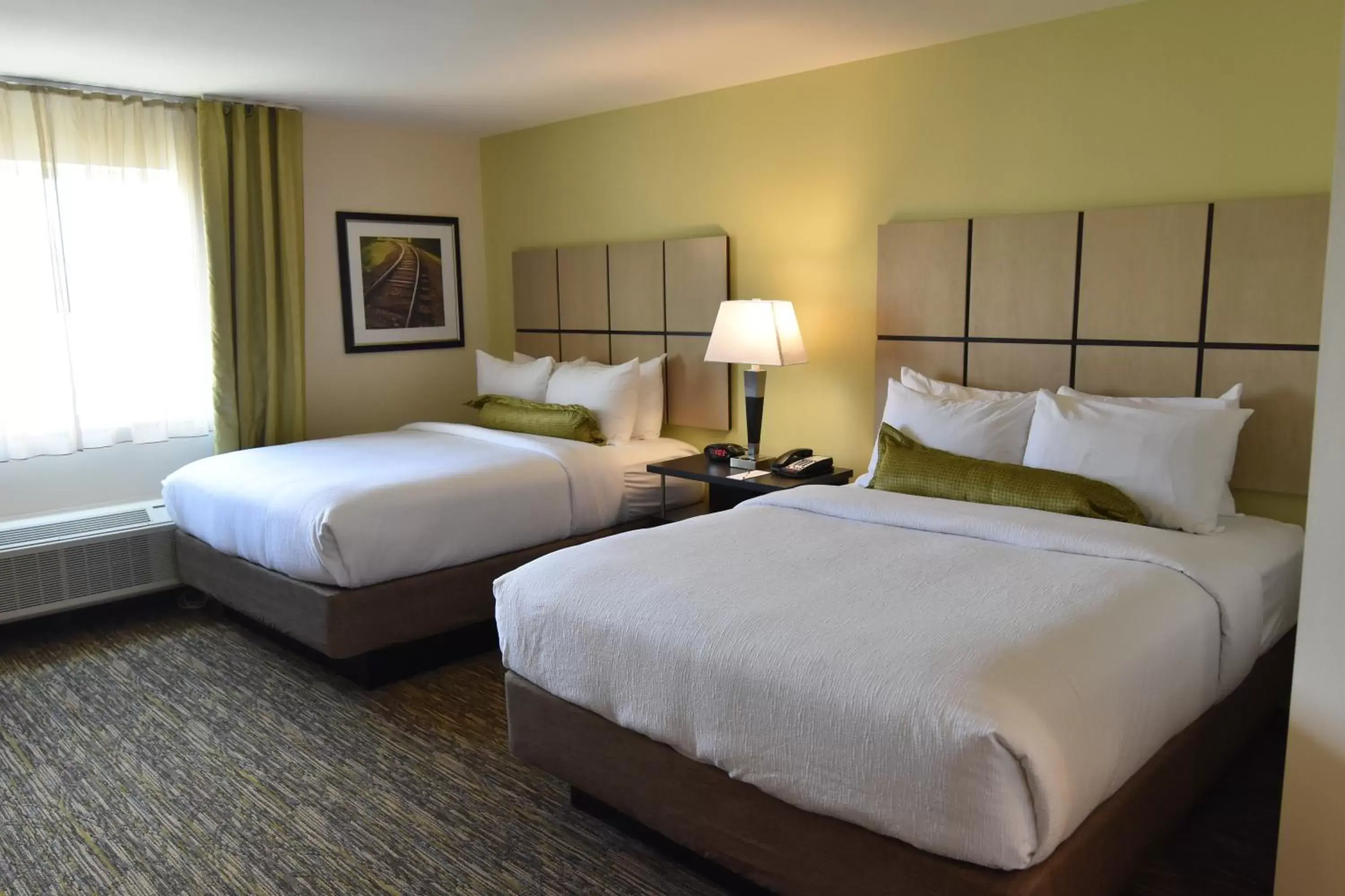 Photo of the whole room, Bed in Candlewood Suites - Baton Rouge - College Drive, an IHG Hotel