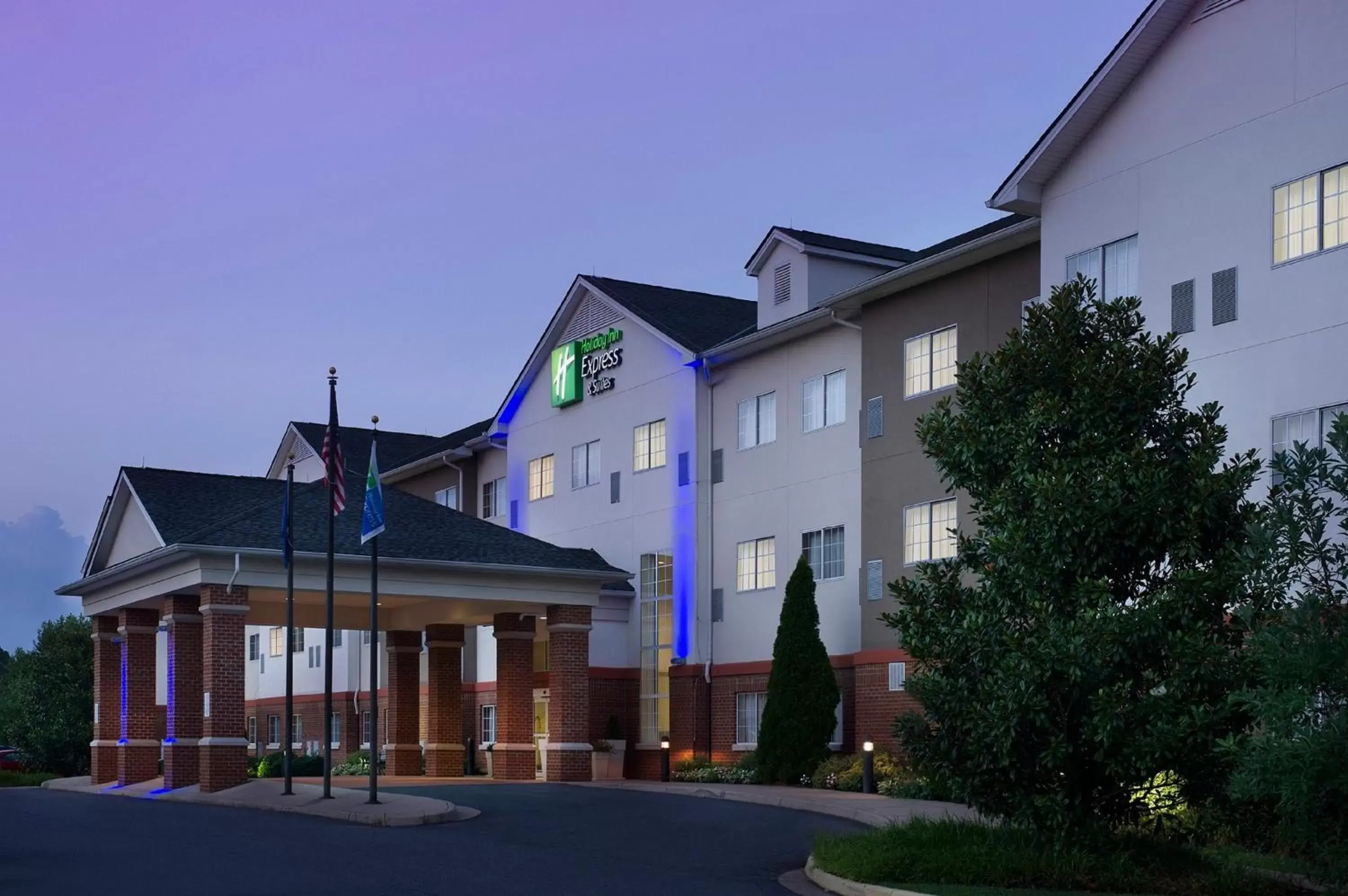 Property Building in Holiday Inn Express & Suites Charlottesville - Ruckersville, an IHG Hotel