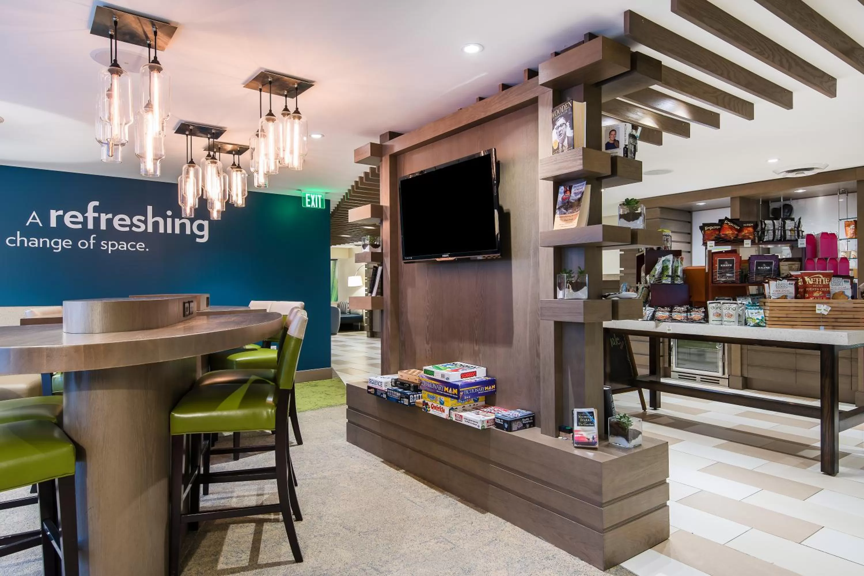 Lounge or bar in EVEN Hotel Norwalk by IHG