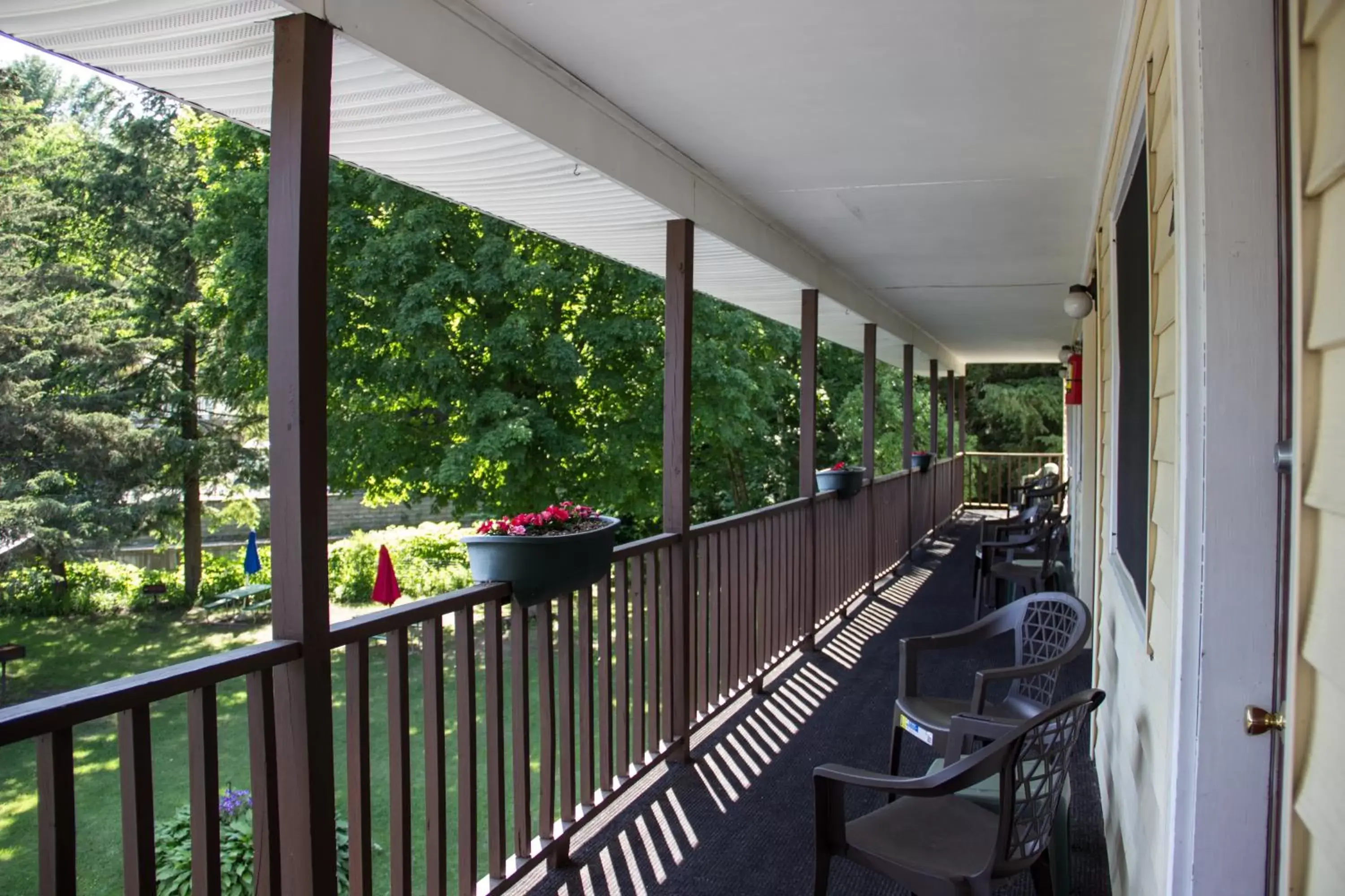 Balcony/Terrace in Fran Cove Motel