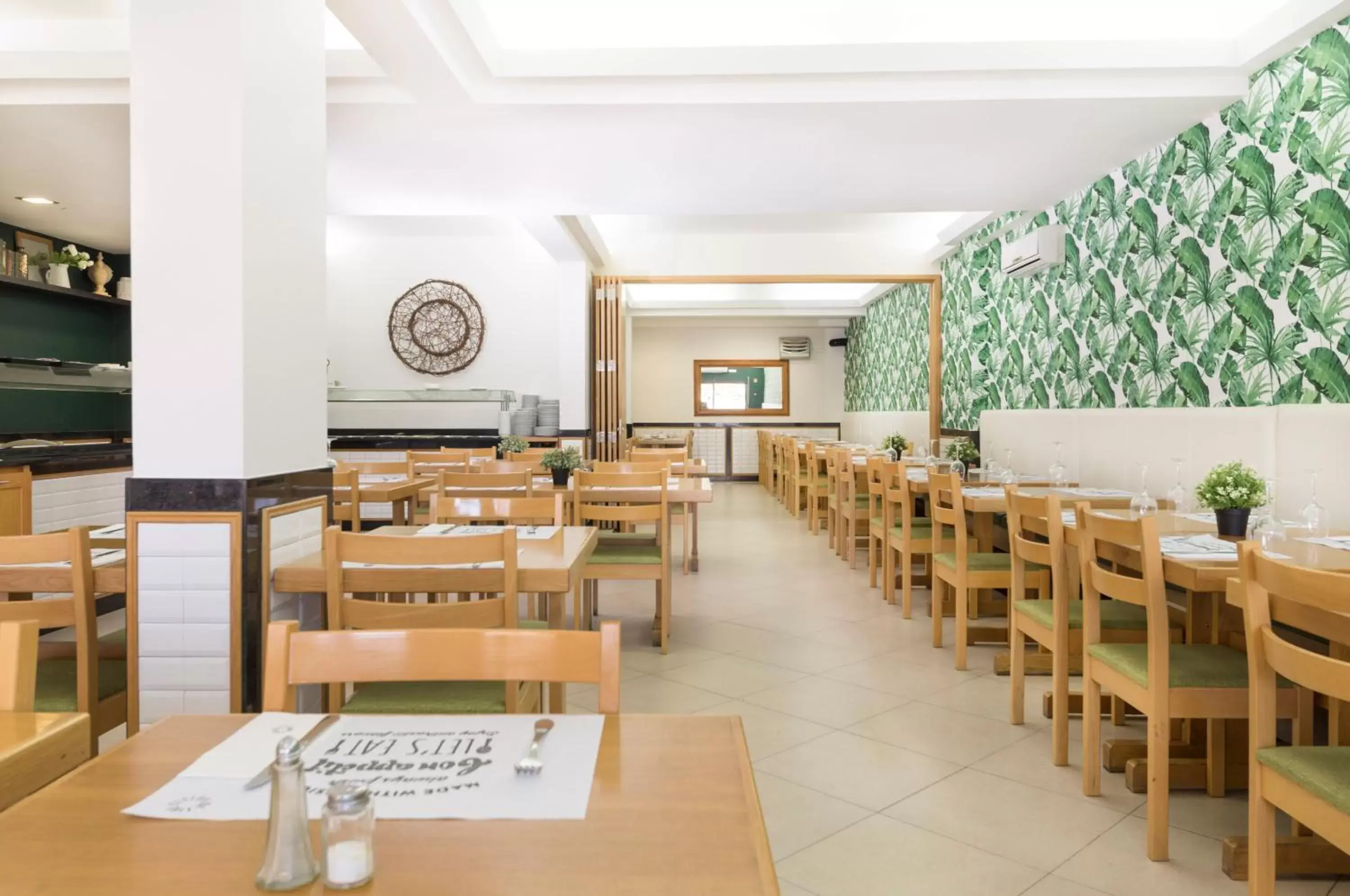 Restaurant/Places to Eat in Ukino Terrace Algarve Concept