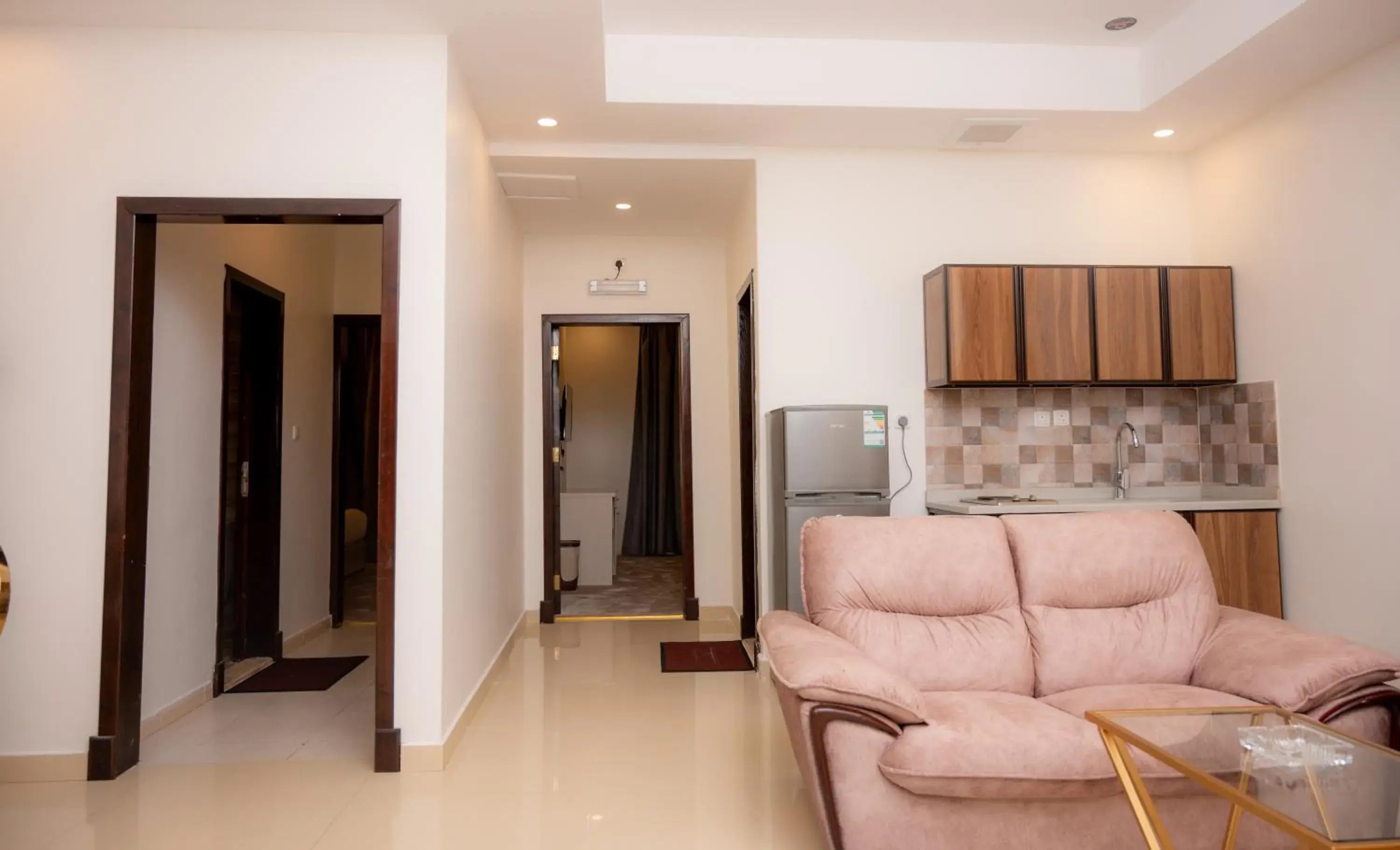 Kitchen or kitchenette, Seating Area in Areen Hotel