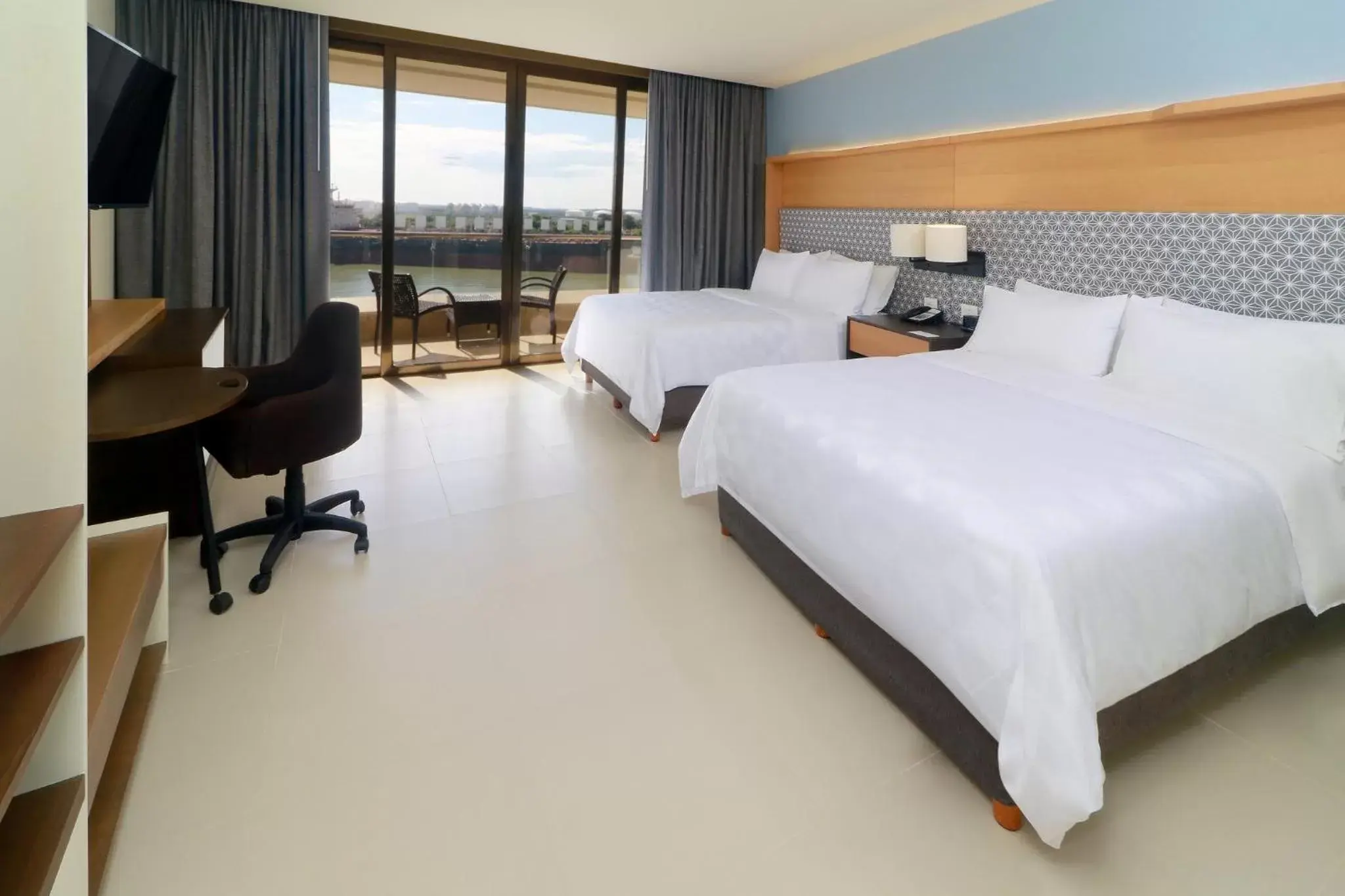 Photo of the whole room, Bed in Holiday Inn Tuxpan - Convention Center, an IHG Hotel