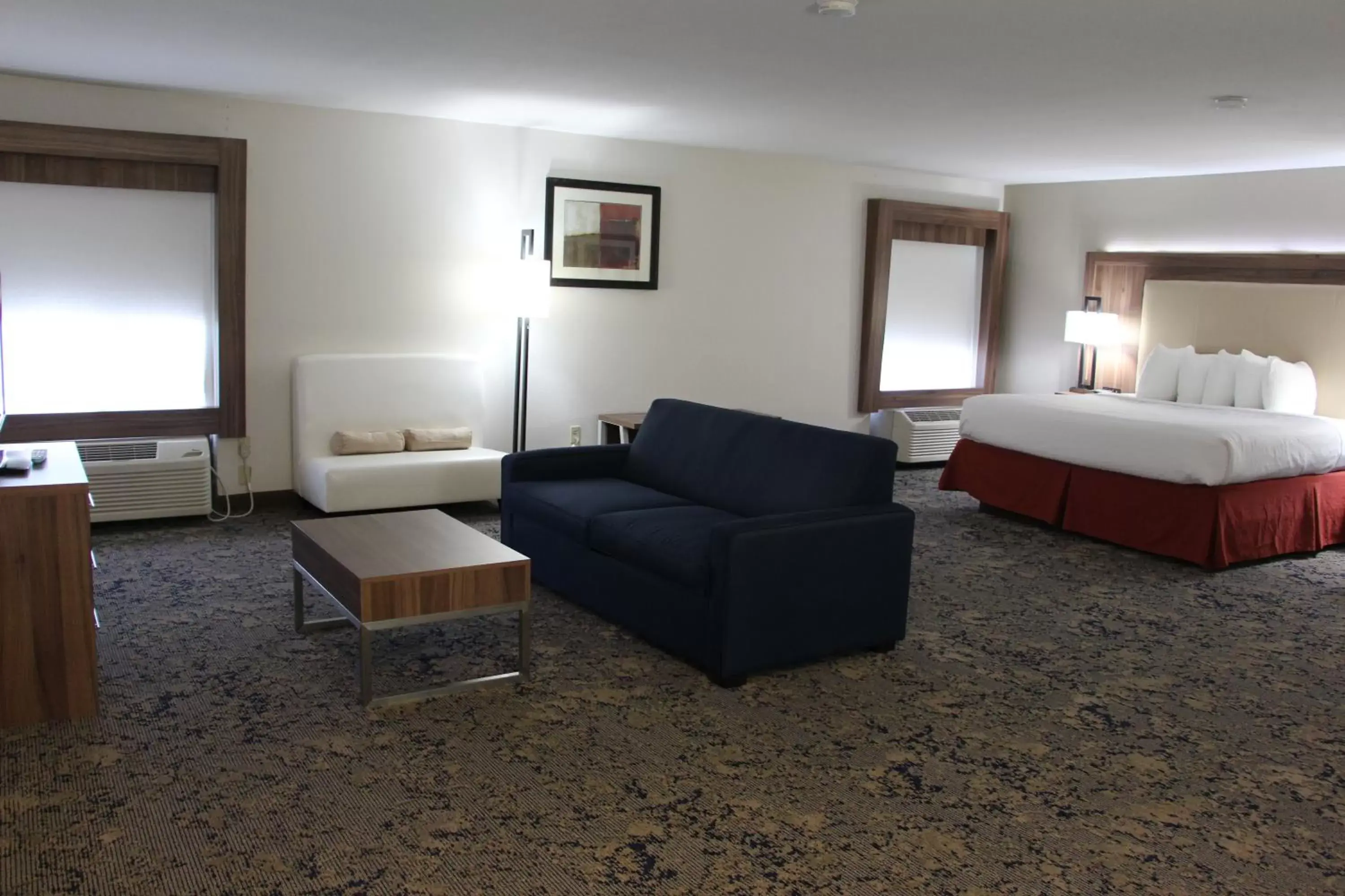 Photo of the whole room in Best Western Plus Kansas City Airport - KCI East