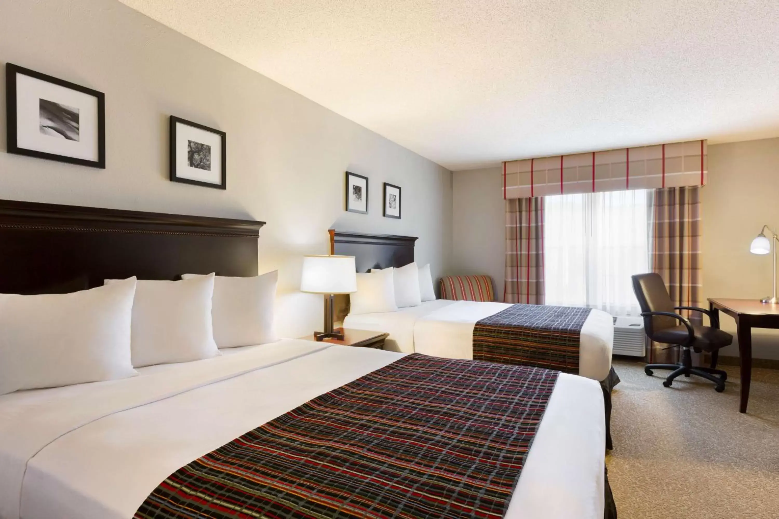 Photo of the whole room, Bed in Country Inn & Suites by Radisson, Kearney, NE