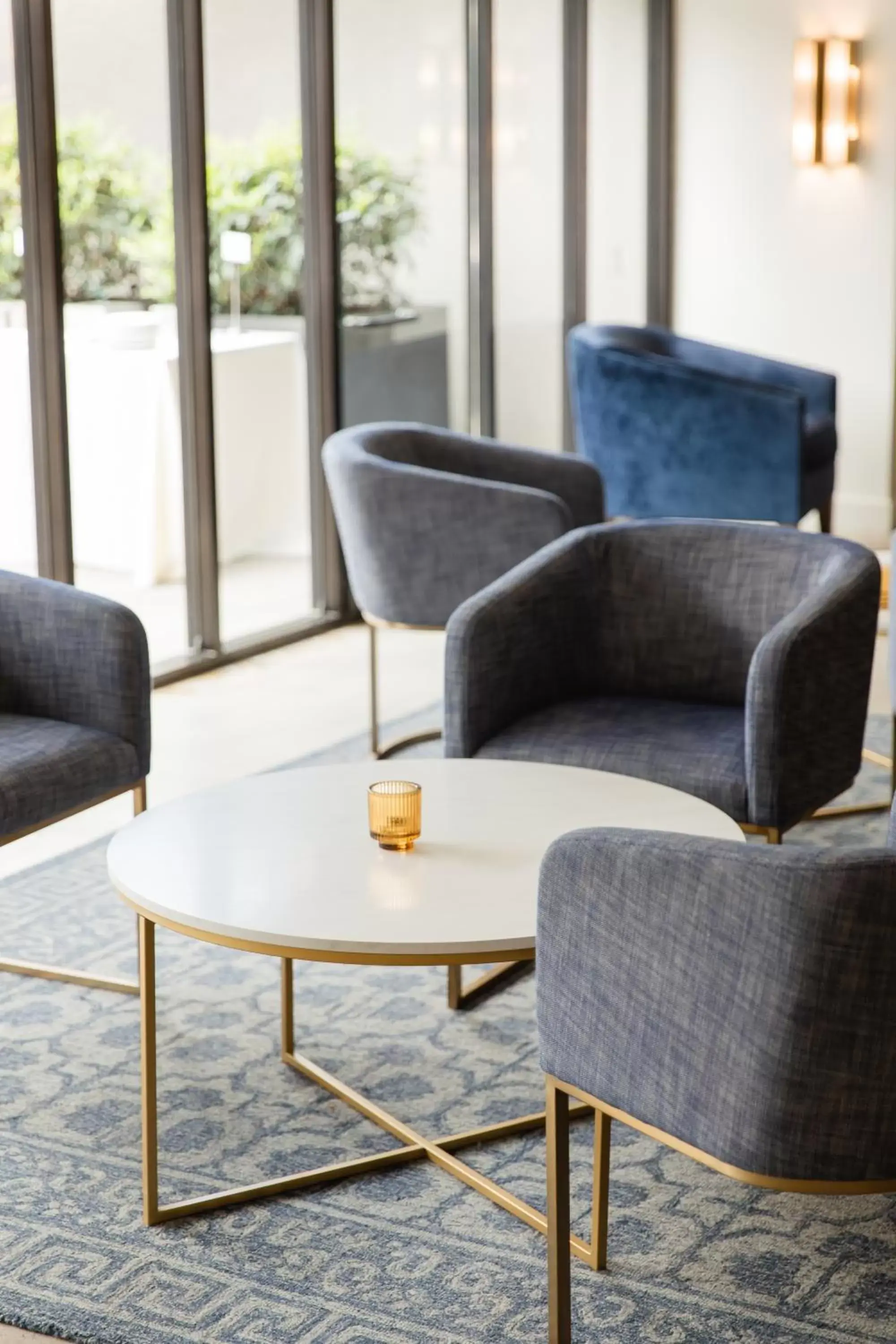 Lounge or bar, Seating Area in Luxe Sunset Boulevard Hotel