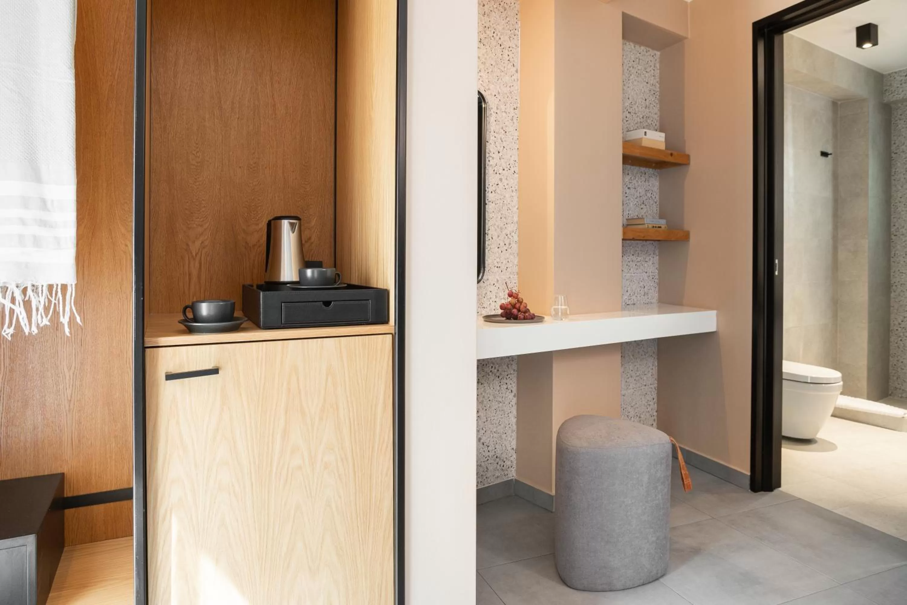 Coffee/tea facilities in 11 Enteka Acropolis Suites