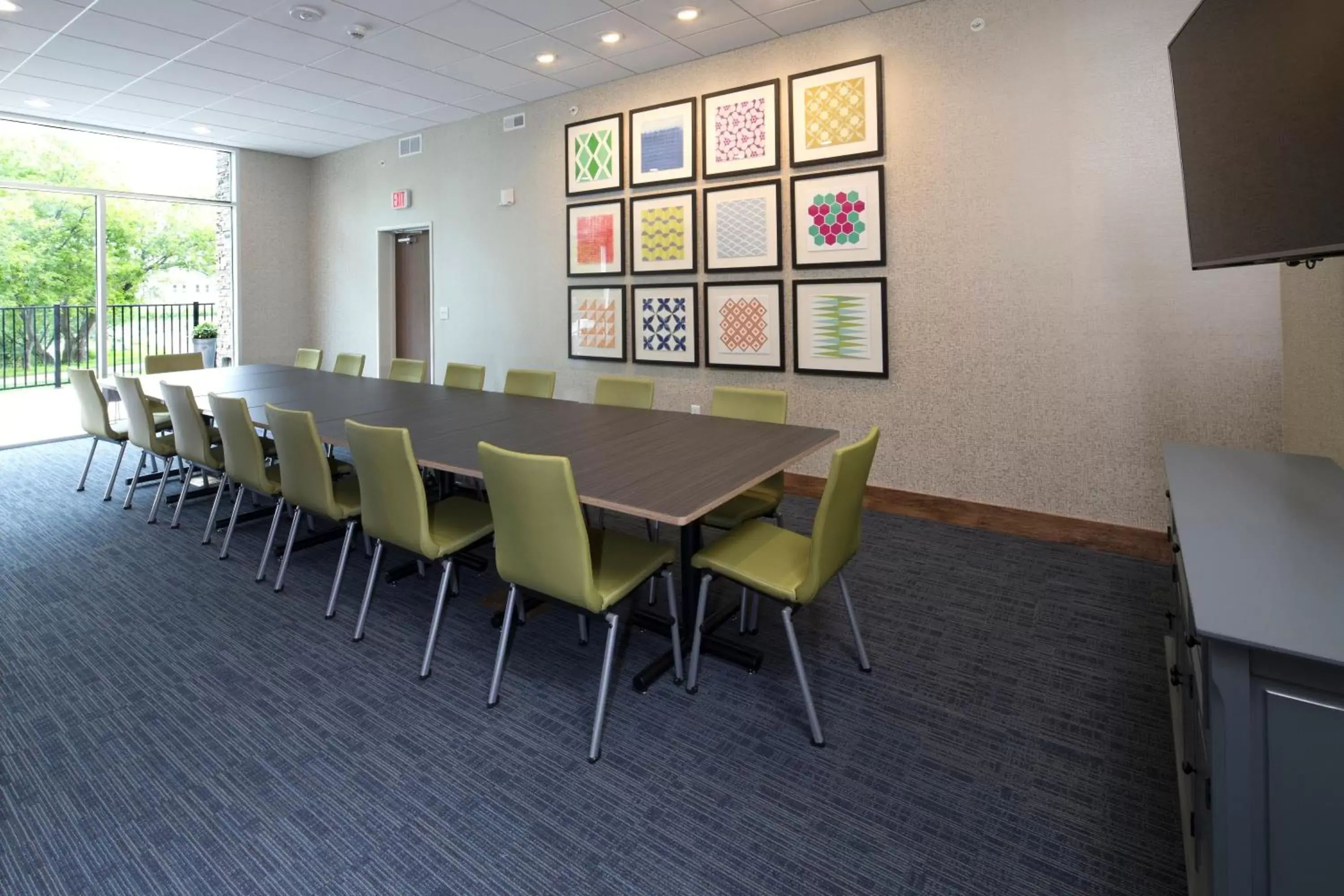 Meeting/conference room in Holiday Inn Express & Suites Alpena - Downtown, an IHG Hotel