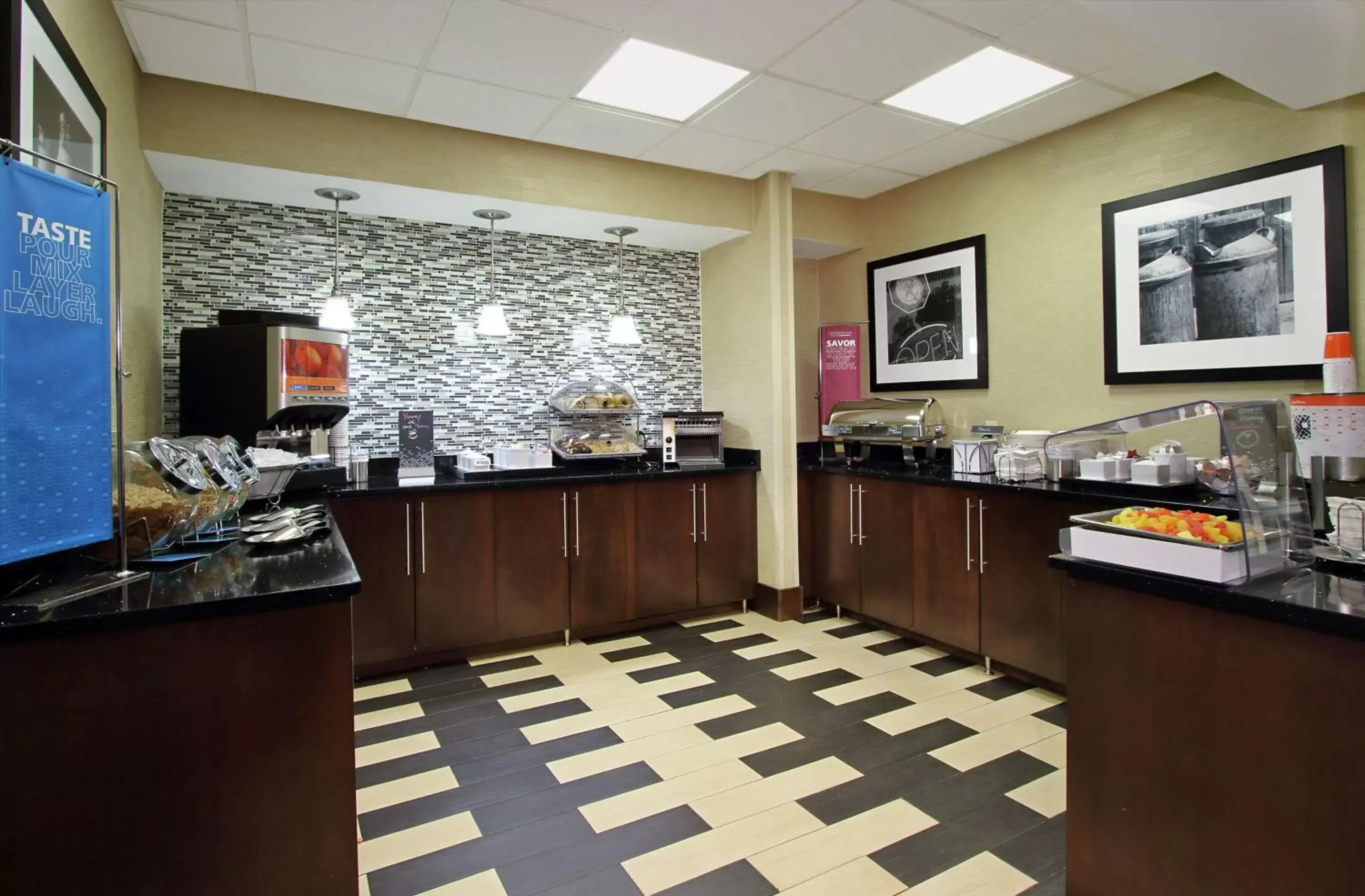 Dining area, Restaurant/Places to Eat in Hampton Inn Ashtabula