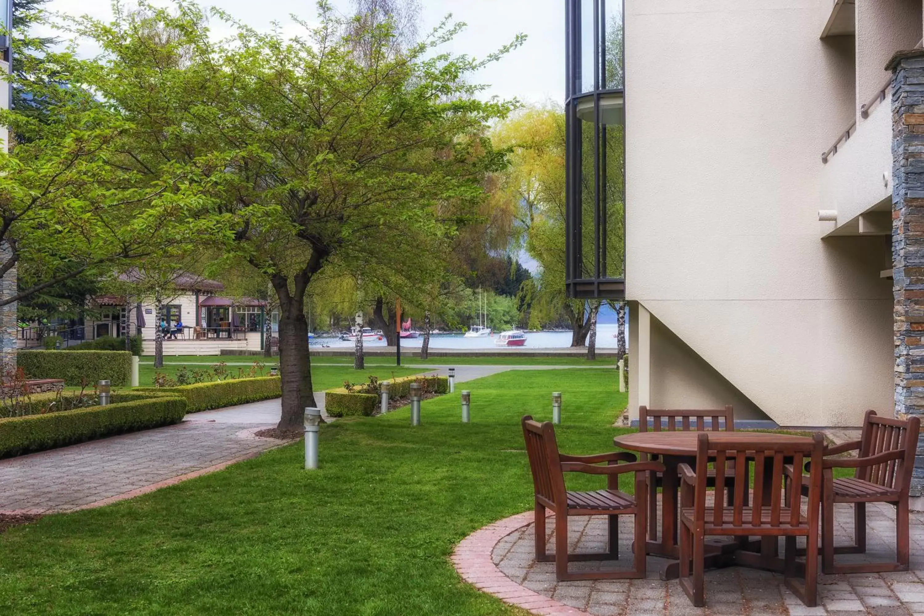 Patio in Novotel Queenstown Lakeside