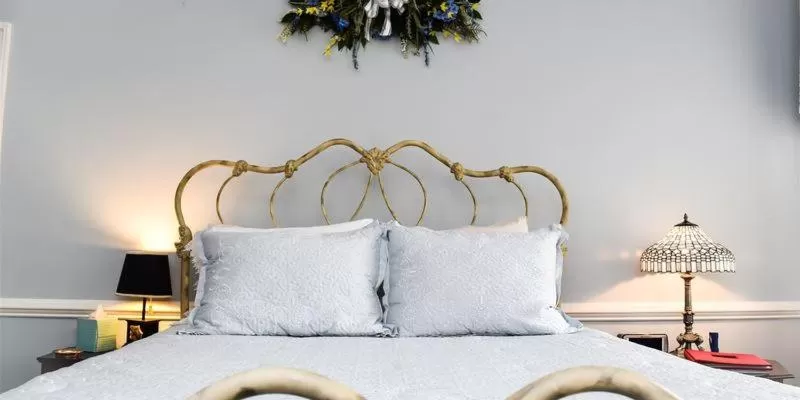 Bed in The Richard Johnston Inn & 1890 Caroline House