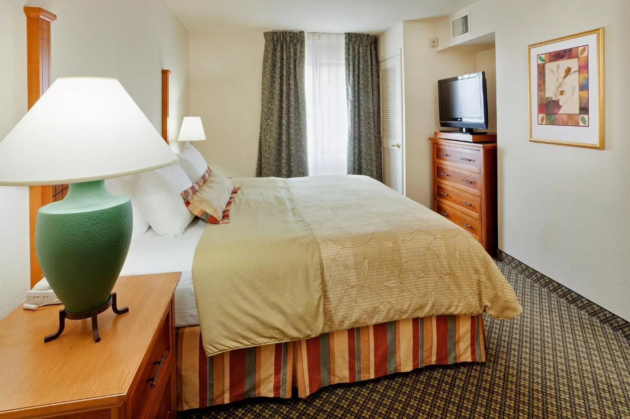 Bed in Staybridge Suites Allentown Airport Lehigh Valley, an IHG Hotel