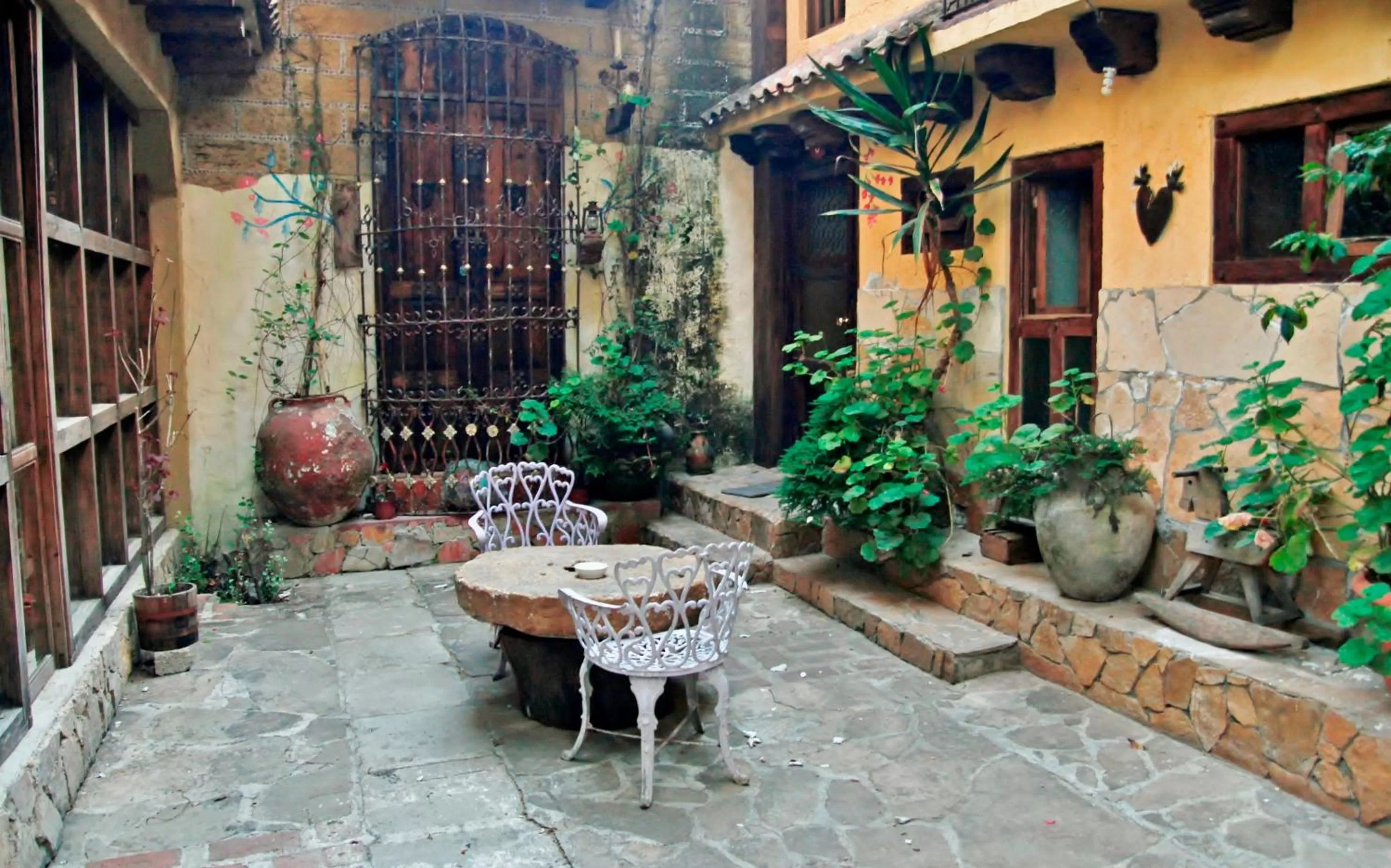 Patio in Hotel Hacienda Don Juan