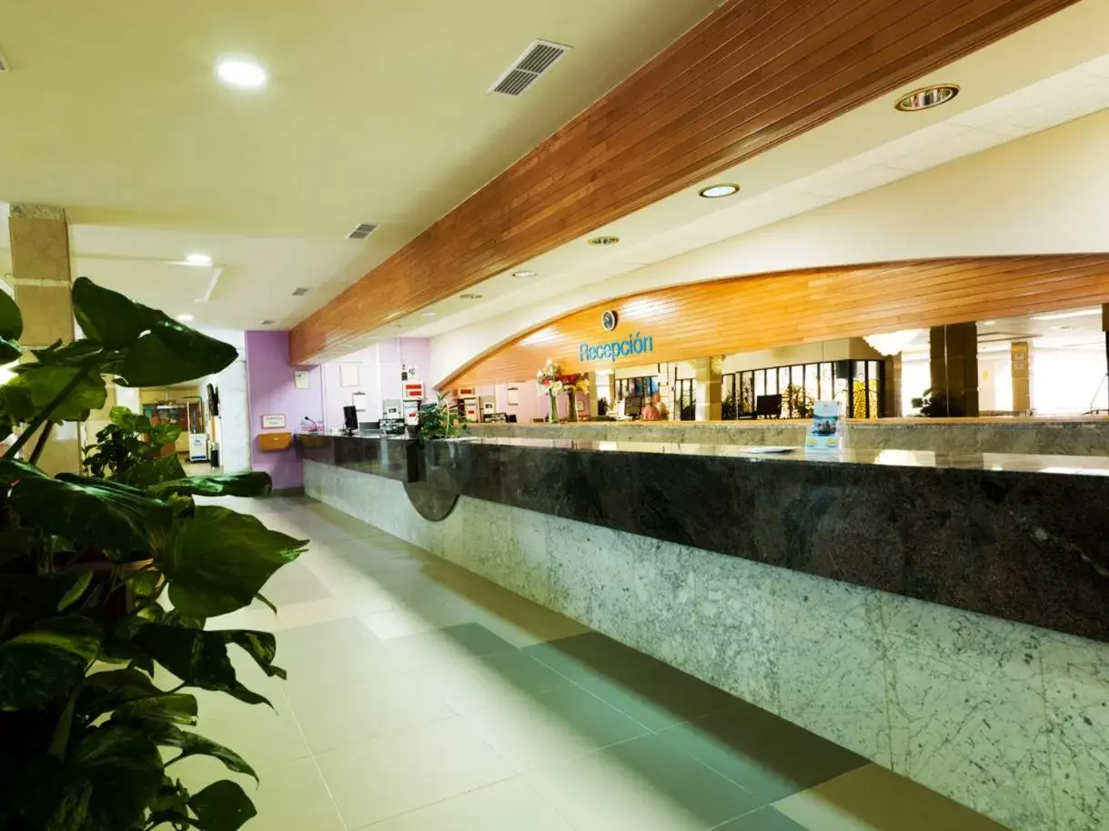 Lobby/Reception in Hotel Monarque Fuengirola Park