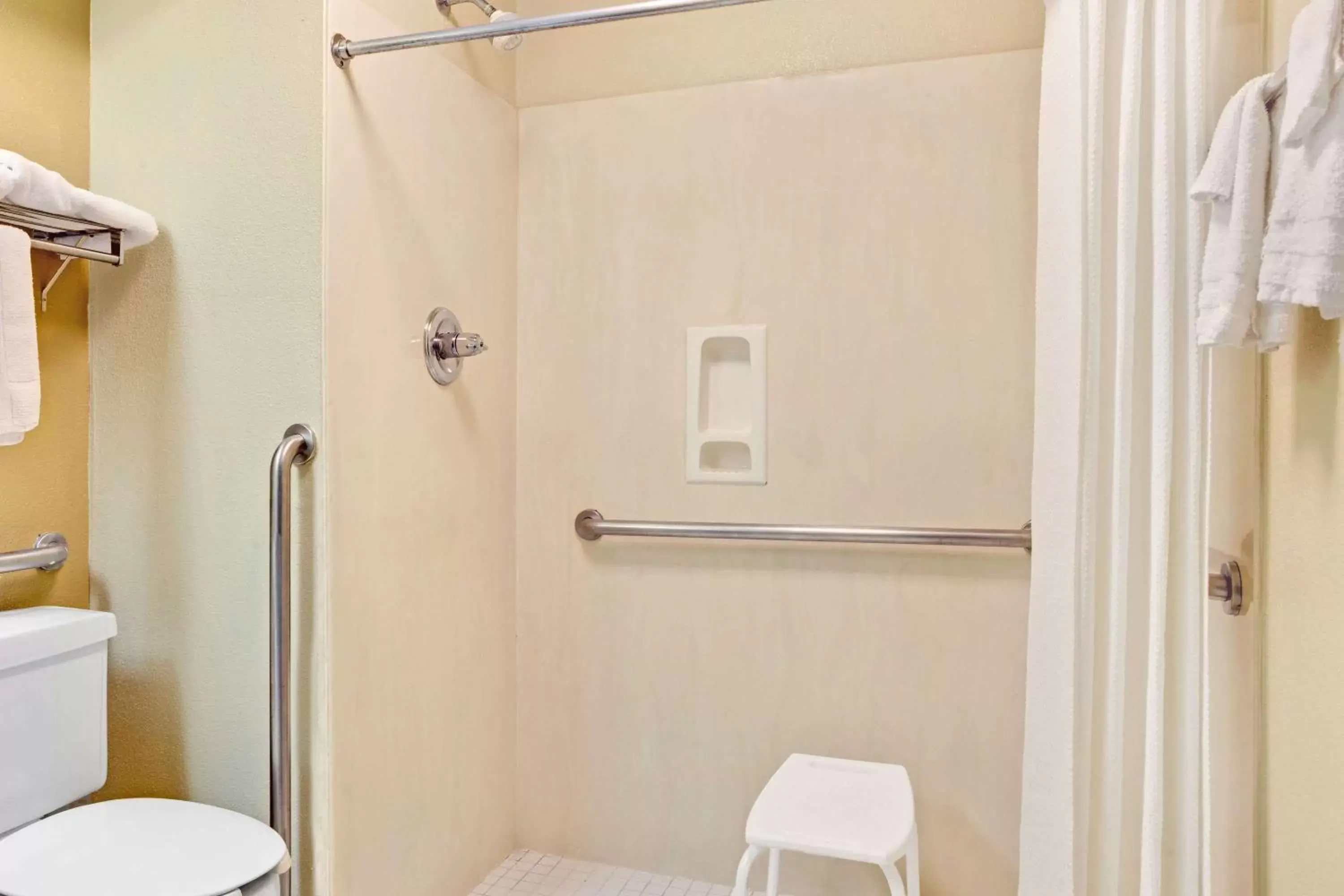 Bathroom in Days Inn & Suites by Wyndham Stockbridge South Atlanta