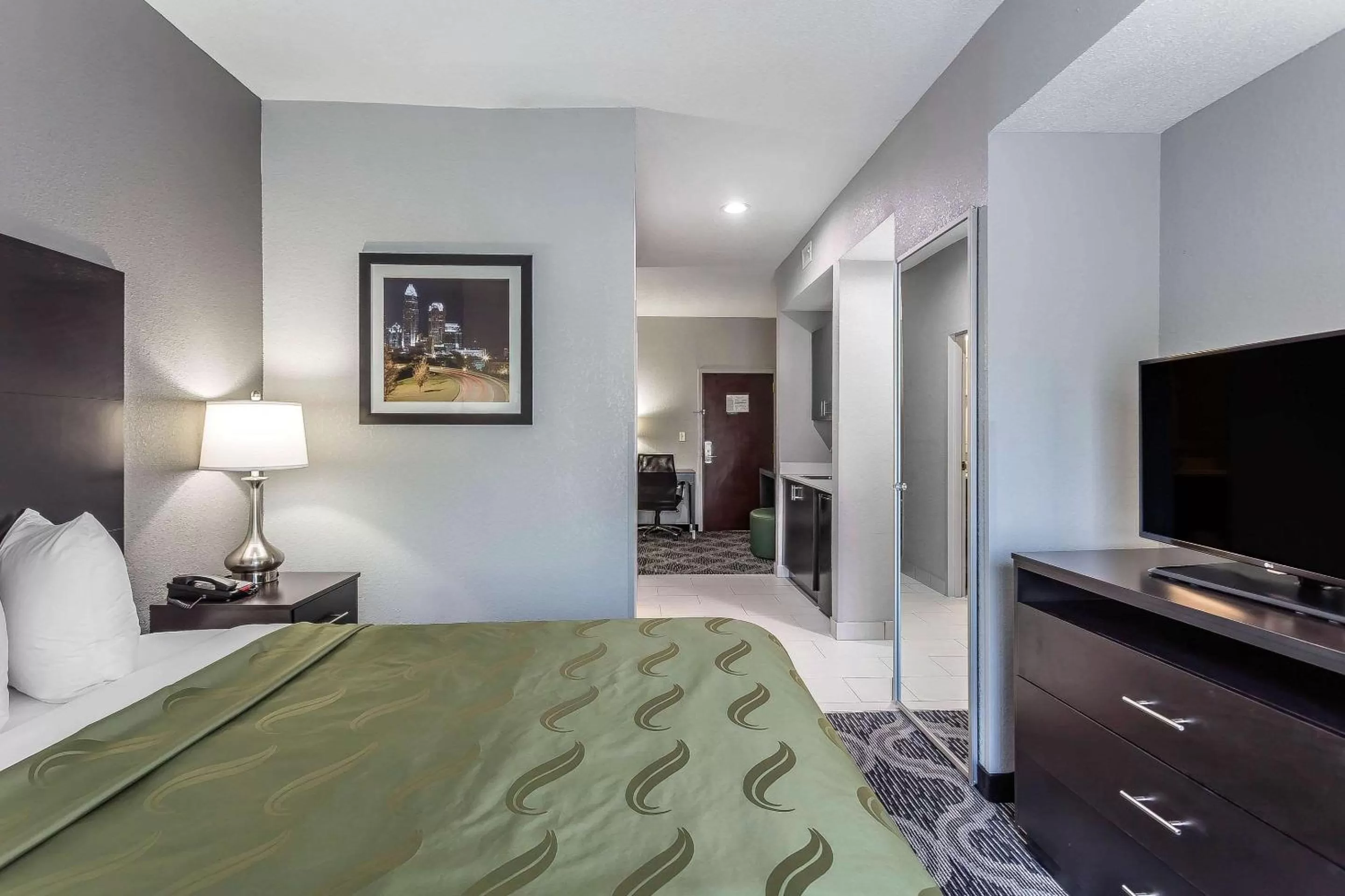 Photo of the whole room, Bed in Quality Suites Pineville - Charlotte