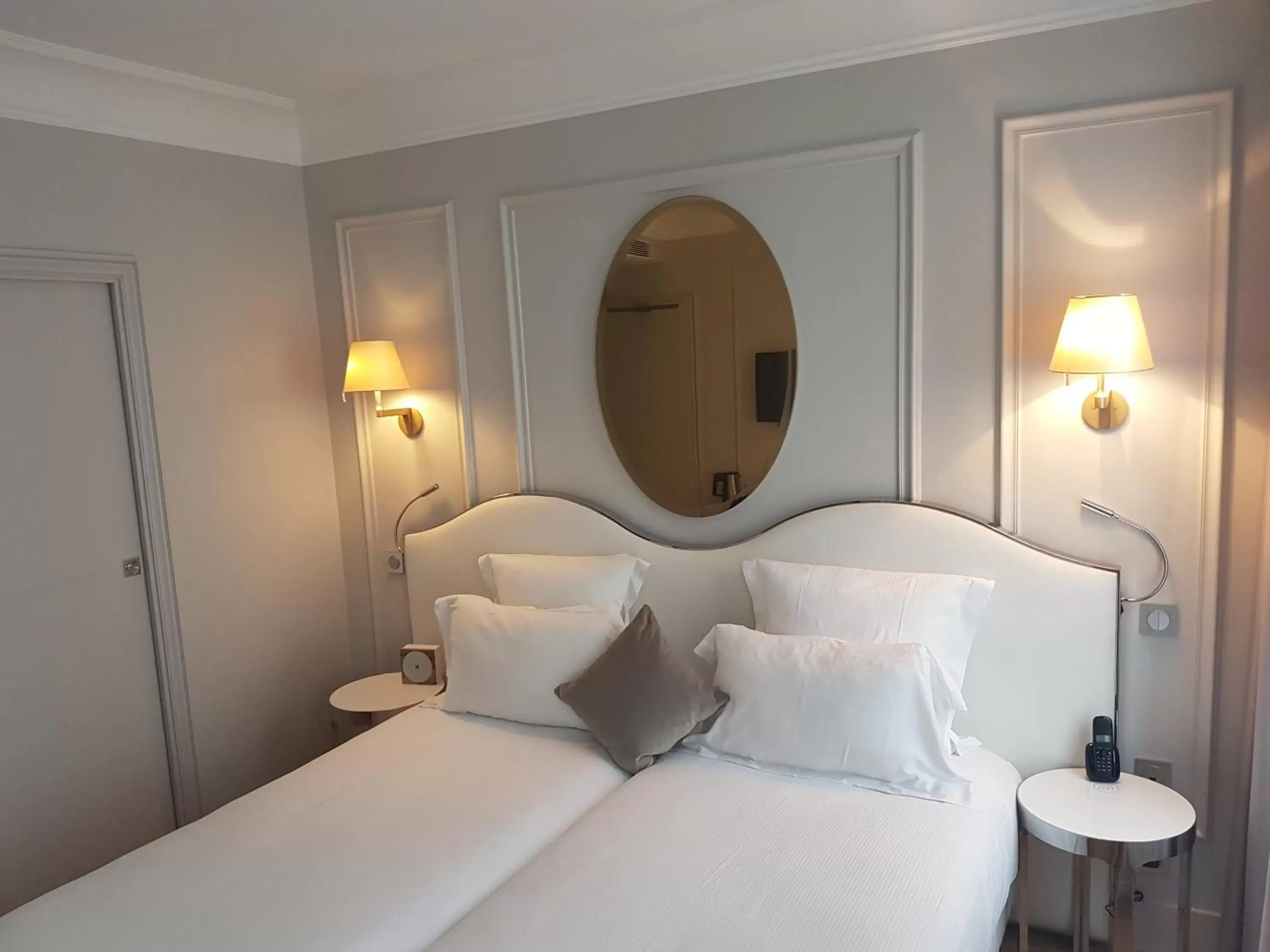 Photo of the whole room, Bed in Hotel Trinité Haussmann