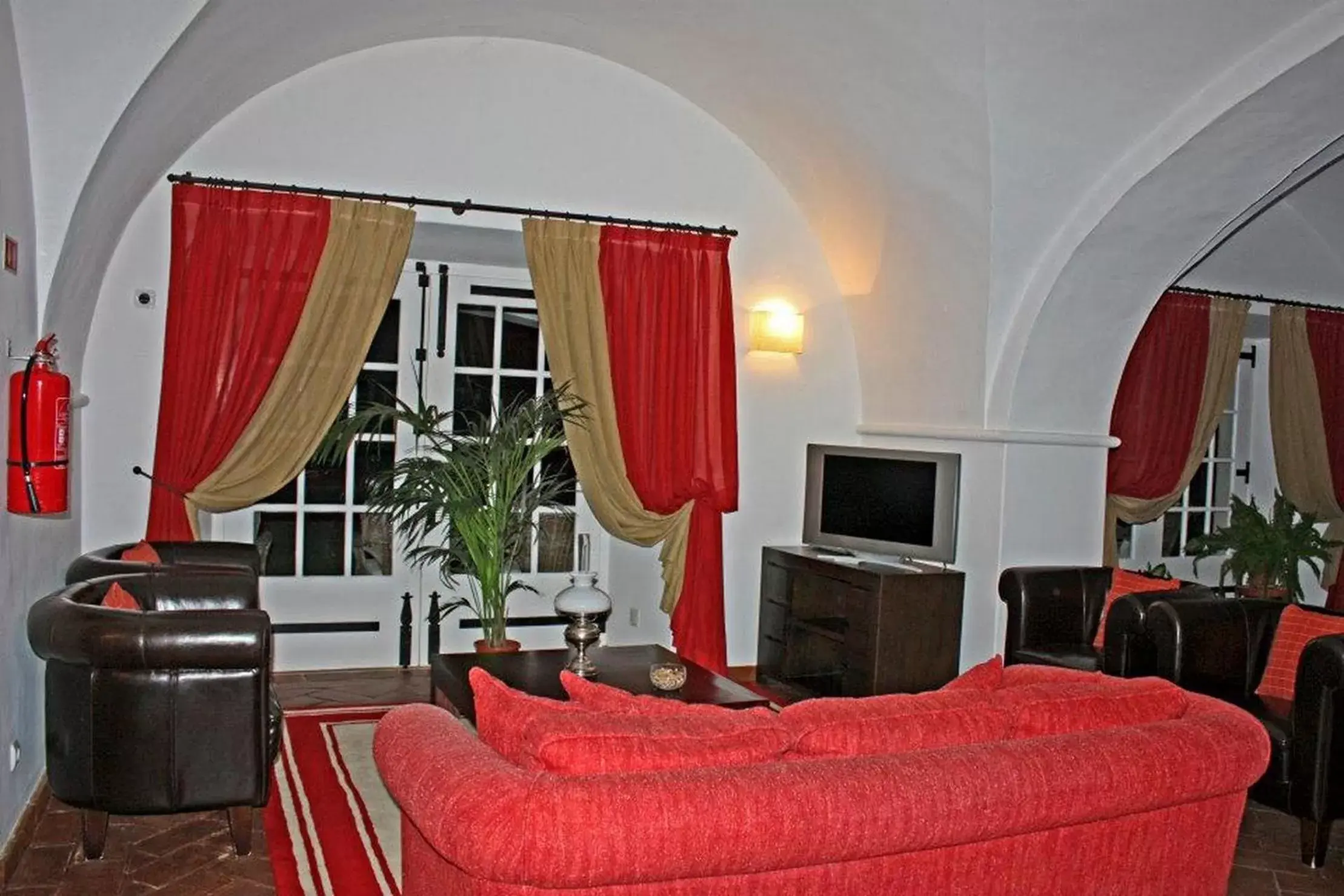 Communal lounge/ TV room, TV/Entertainment Center in Hotel Rural Monte Da Rosada