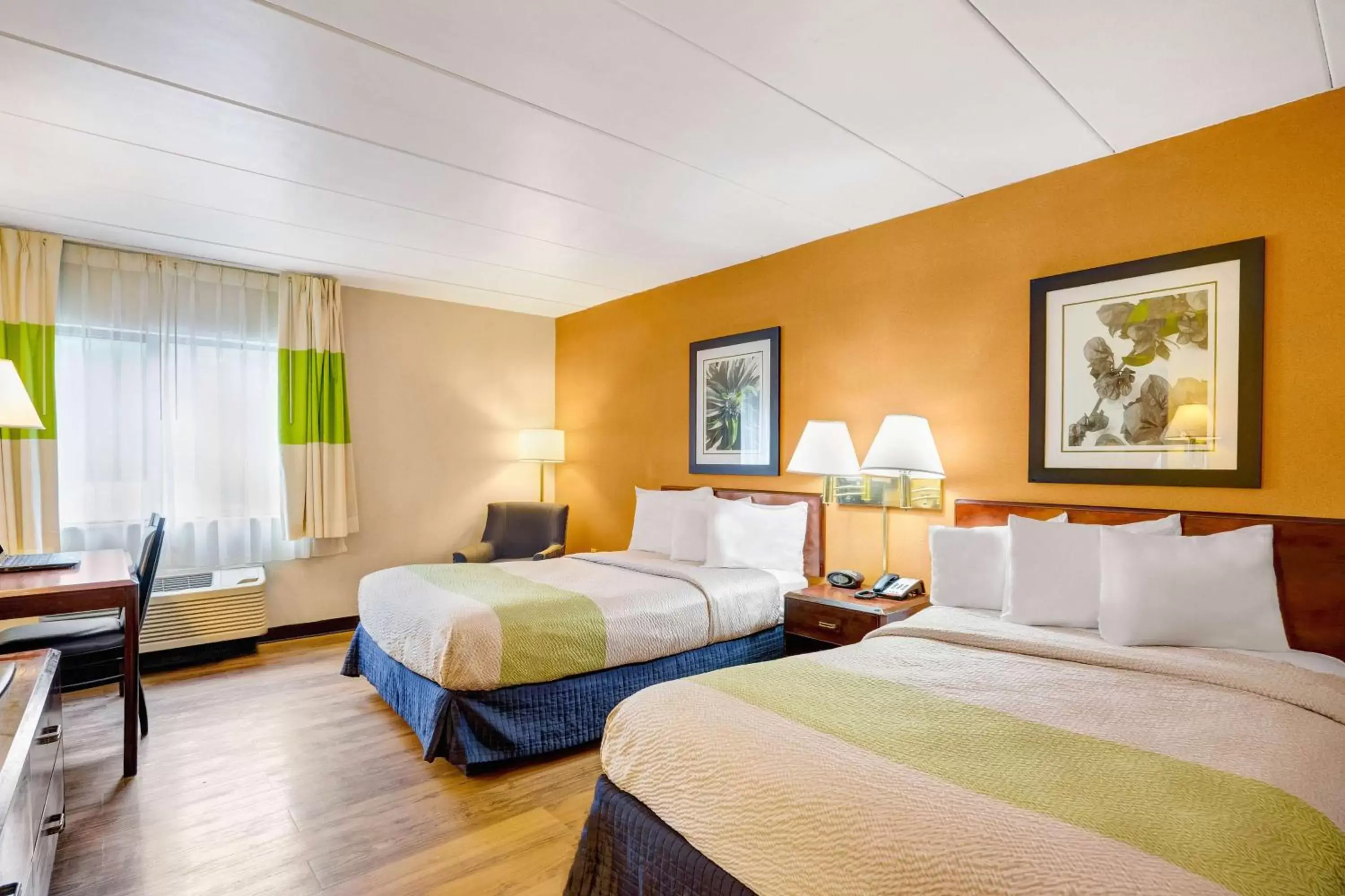 Quadruple Room - Disability Access - Non-Smoking in Motel 6-Milford, CT Quadruple Room - Disability Access - Non-Smoking in Motel 6-Milford, CT