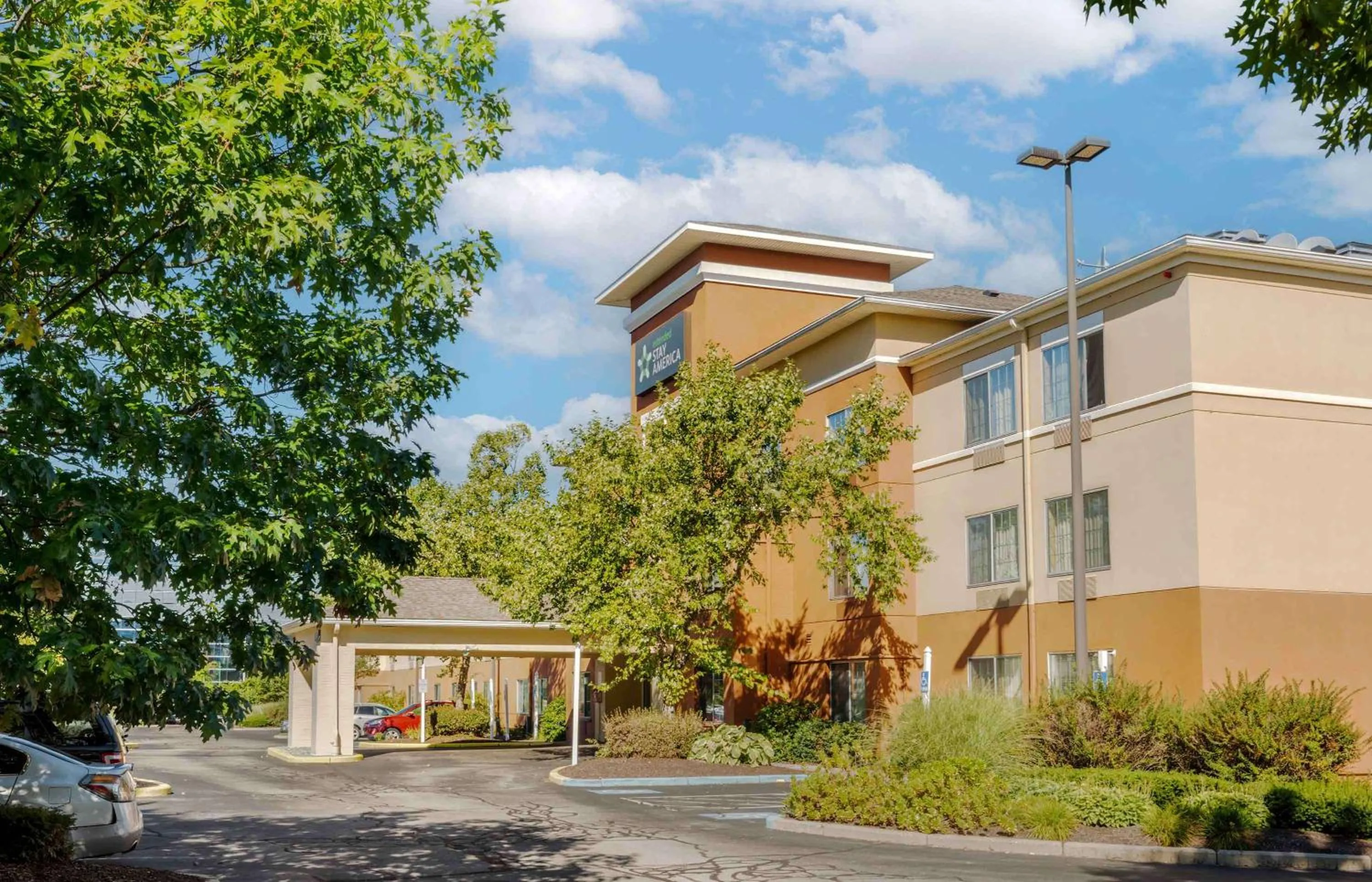 Property building in Extended Stay America Suites - Boston - Waltham - 52 4th Ave