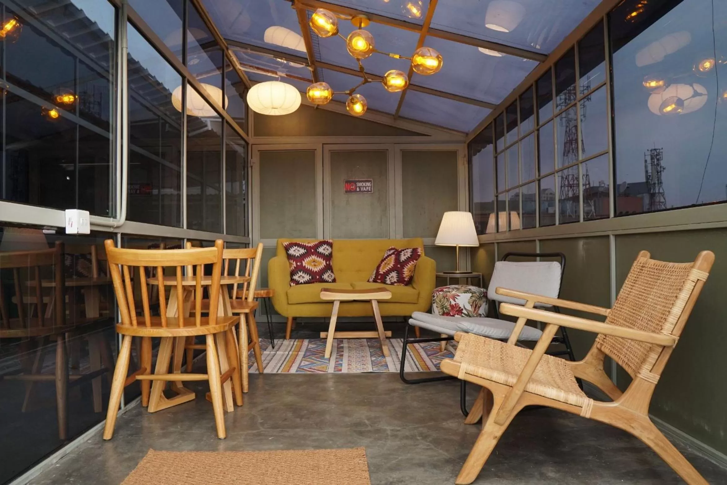 Lounge or bar in Tuju Abuserin Syariah