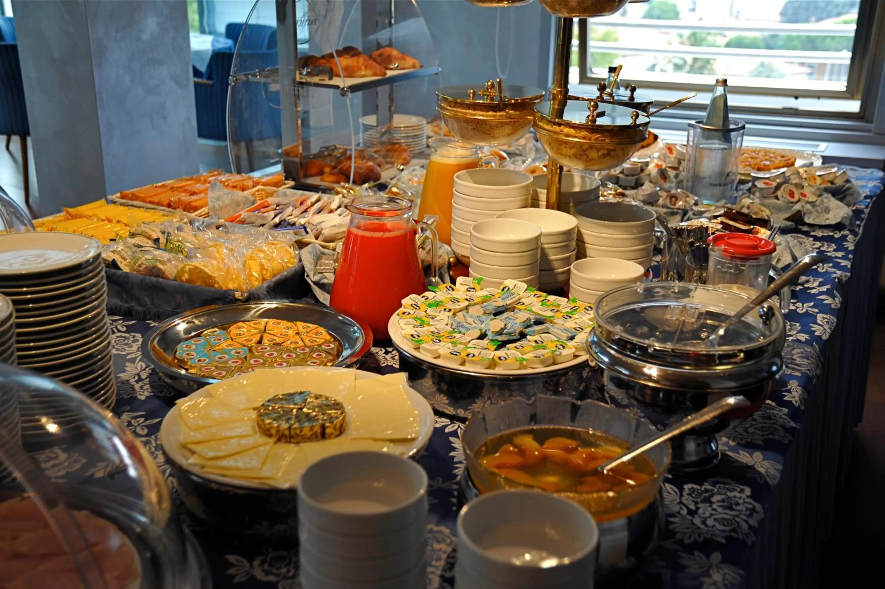 Buffet breakfast in Sam Hotel