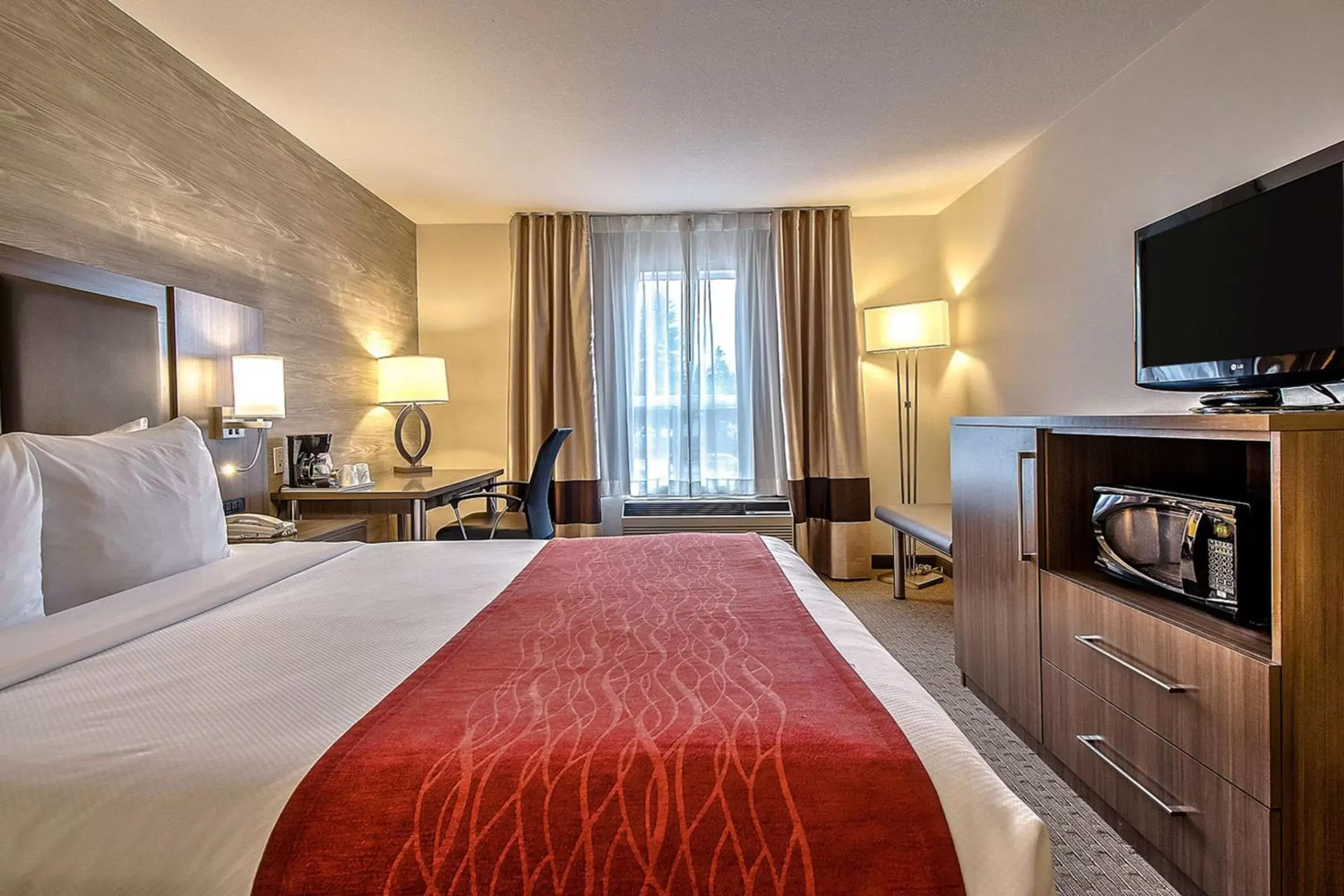 Photo of the whole room, Bed in Comfort Inn & Suites South Photo of the whole room, Bed in Comfort Inn & Suites South