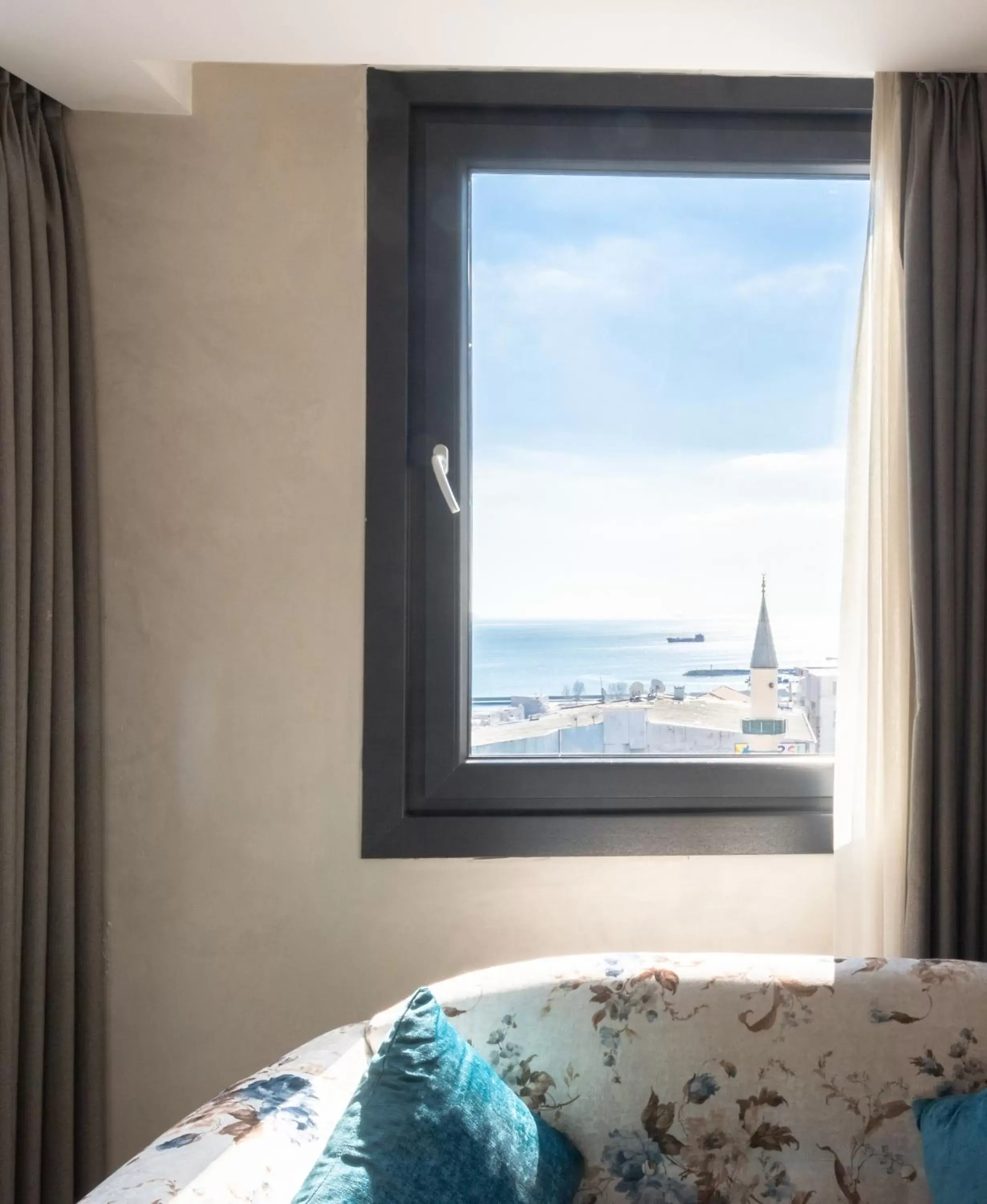 Sea view, Bed in Antik Hotel Istanbul