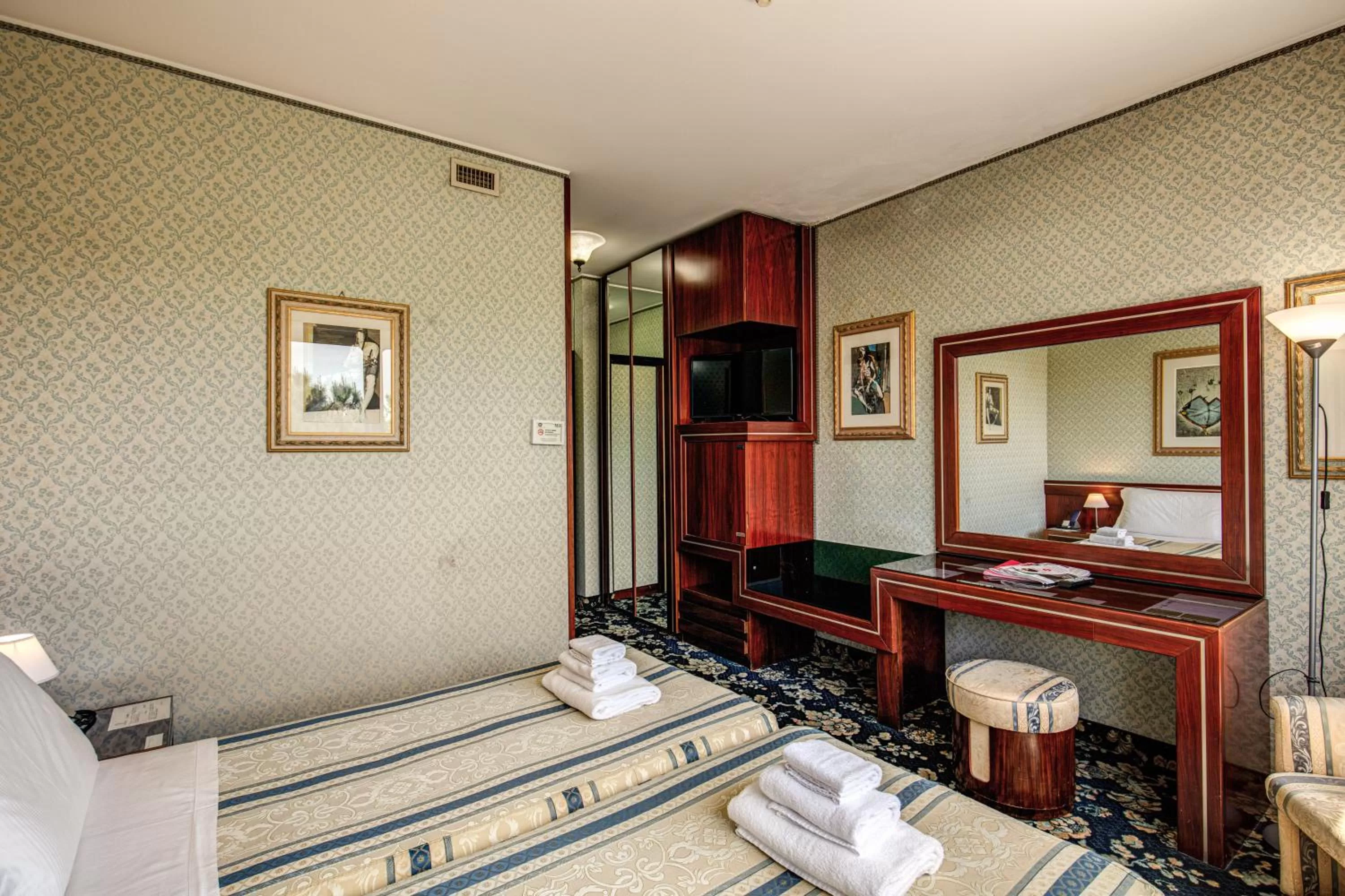 Photo of the whole room in Venice Michelangelo Hotel