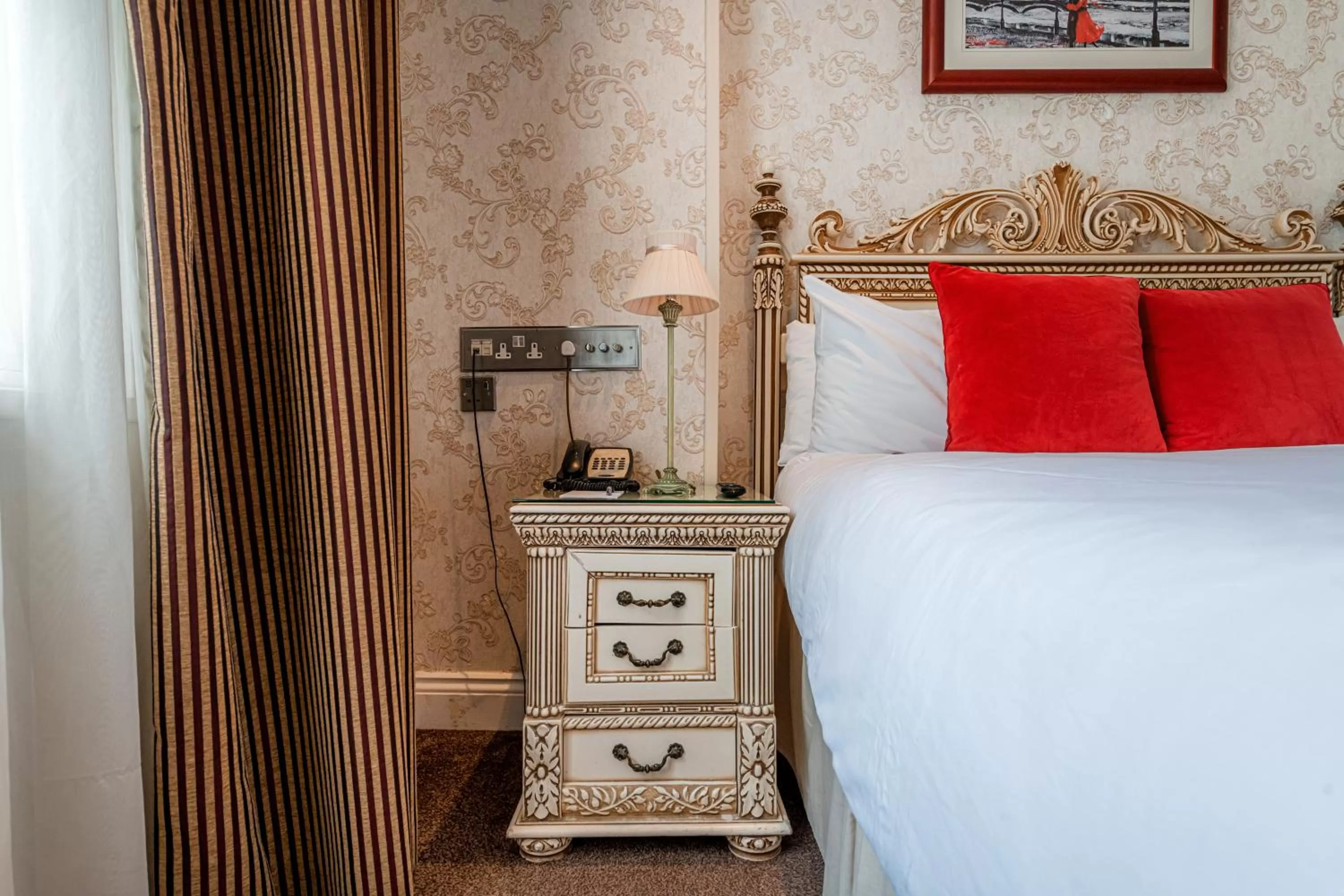 Bed in Ashburn Hotel