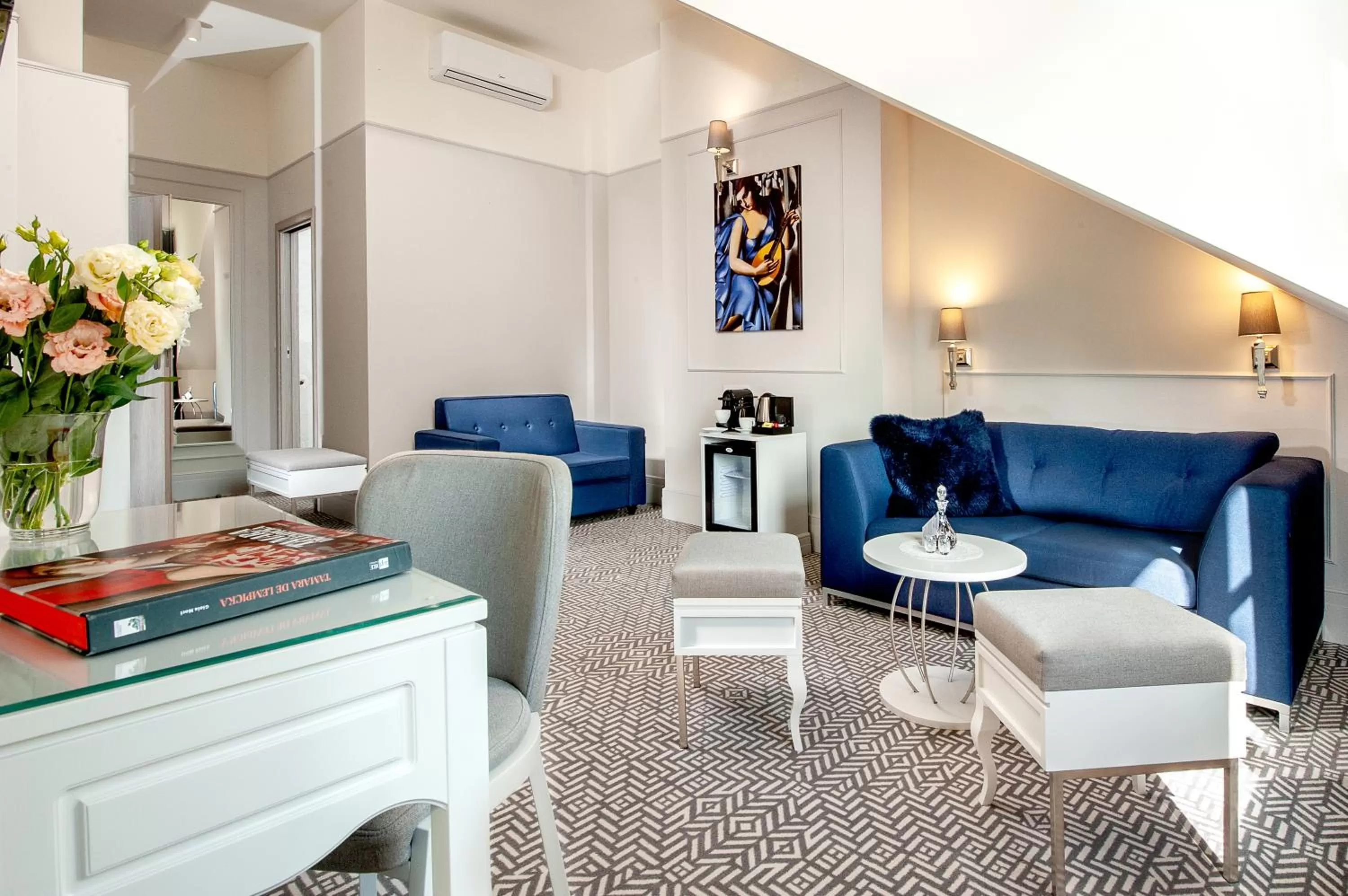 Living room in Amber Design Residence