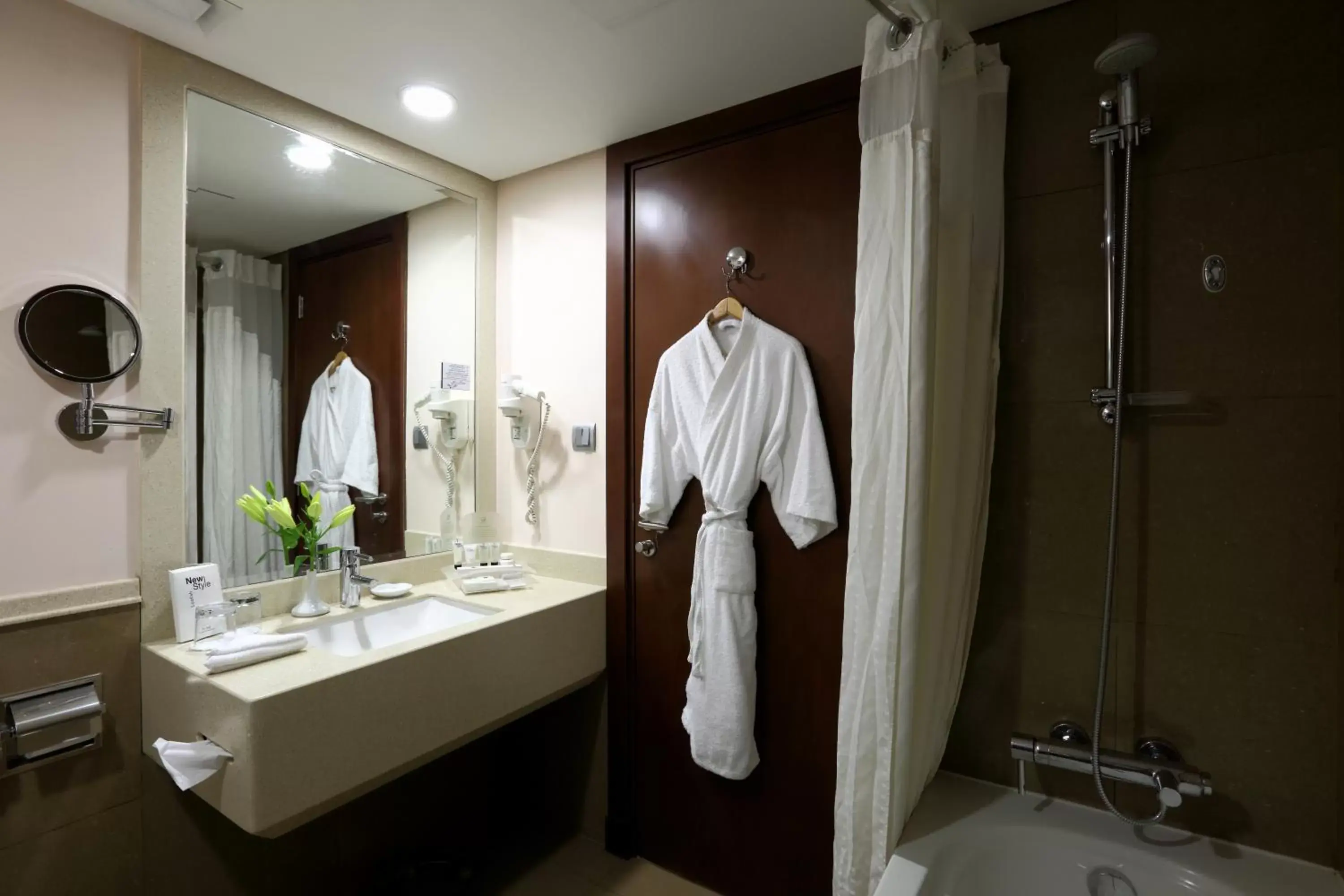 Bedroom, Bathroom in Holiday Inn Riyadh Izdihar, an IHG Hotel