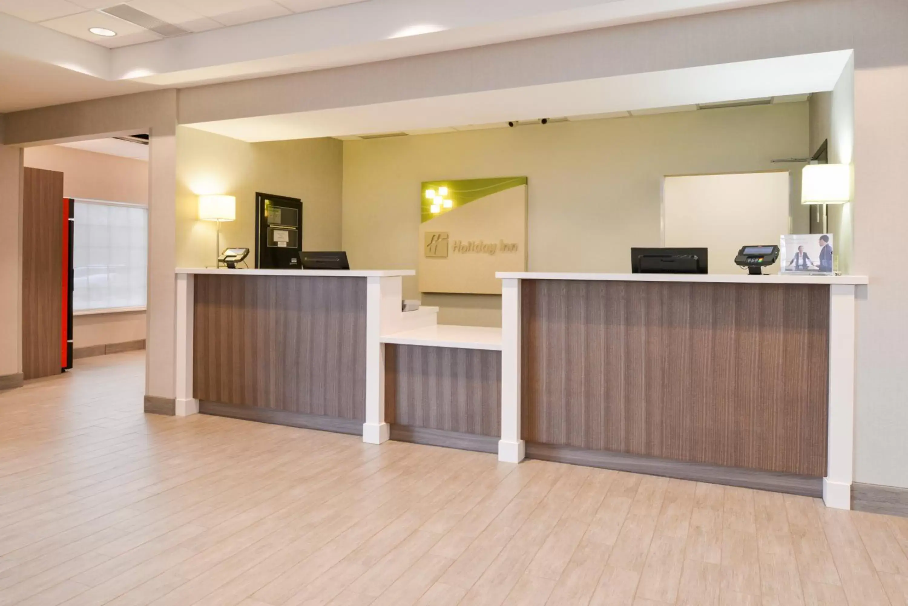 Property building, Lobby/Reception in Holiday Inn Poplar Bluff, an IHG Hotel