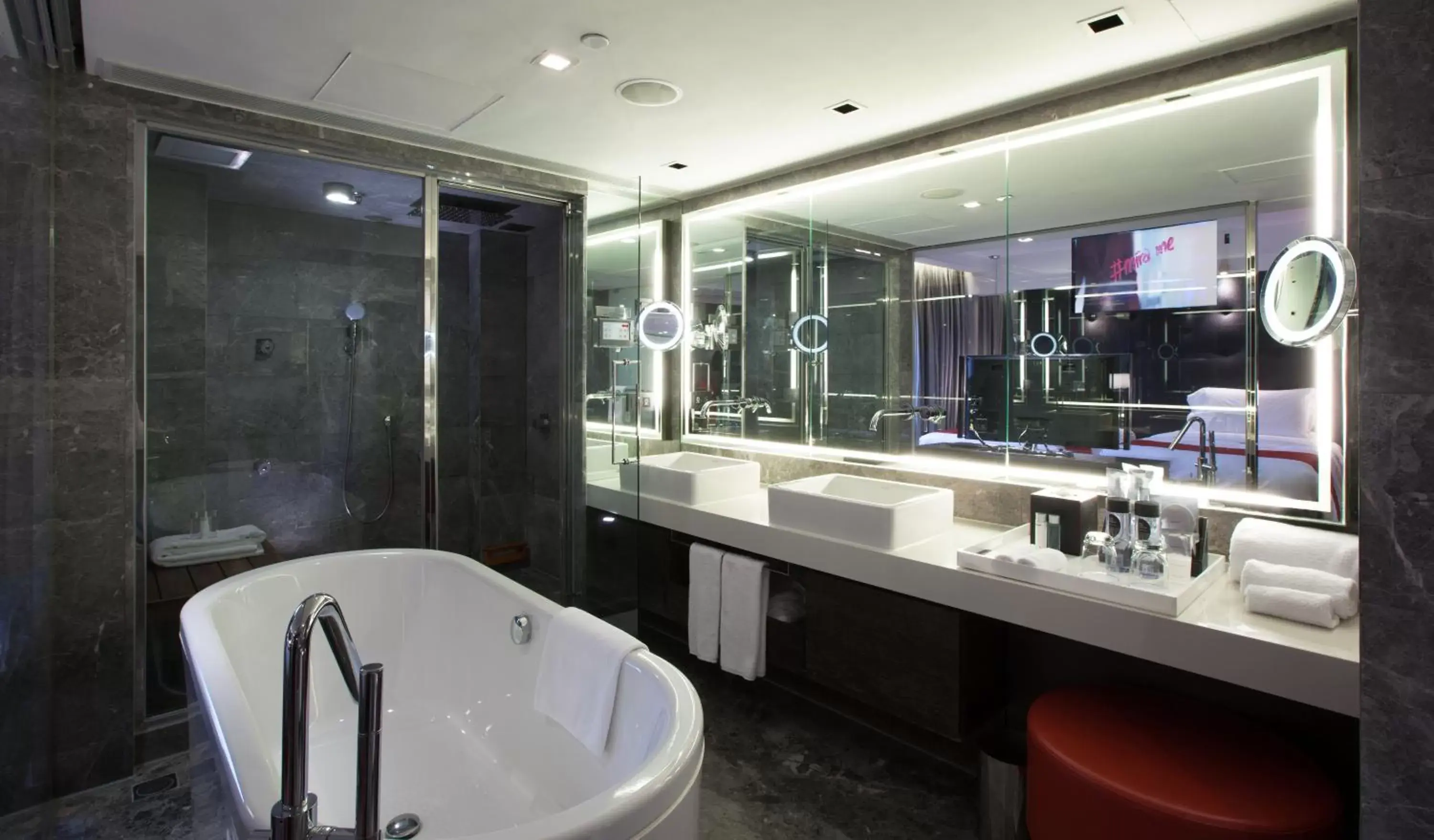 Bathroom in The Mira Hong Kong