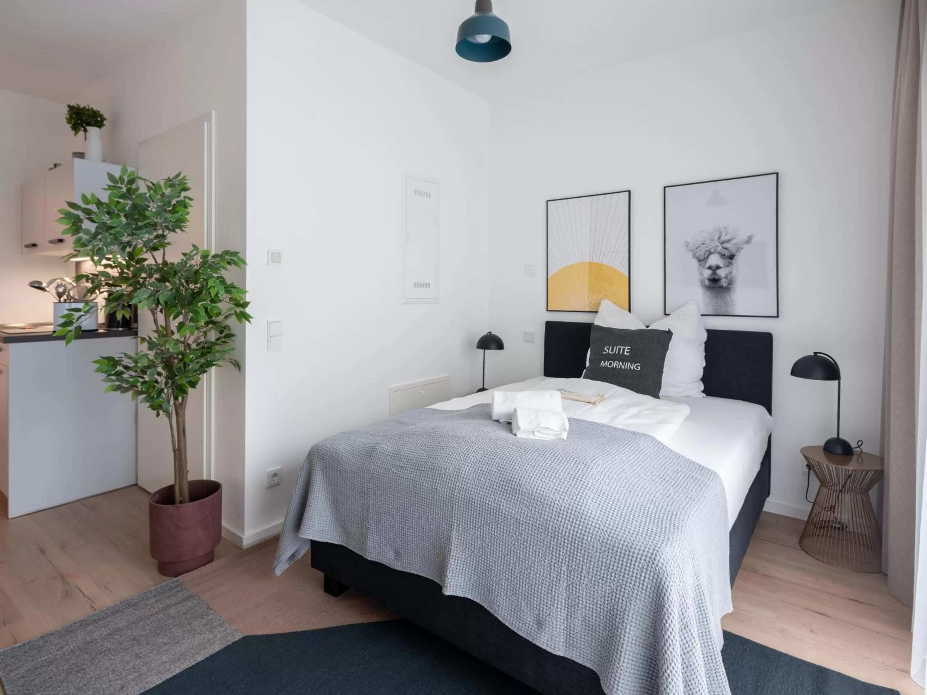 Bed in Limehome Frankfurt Gutleutstraße - Digital Access