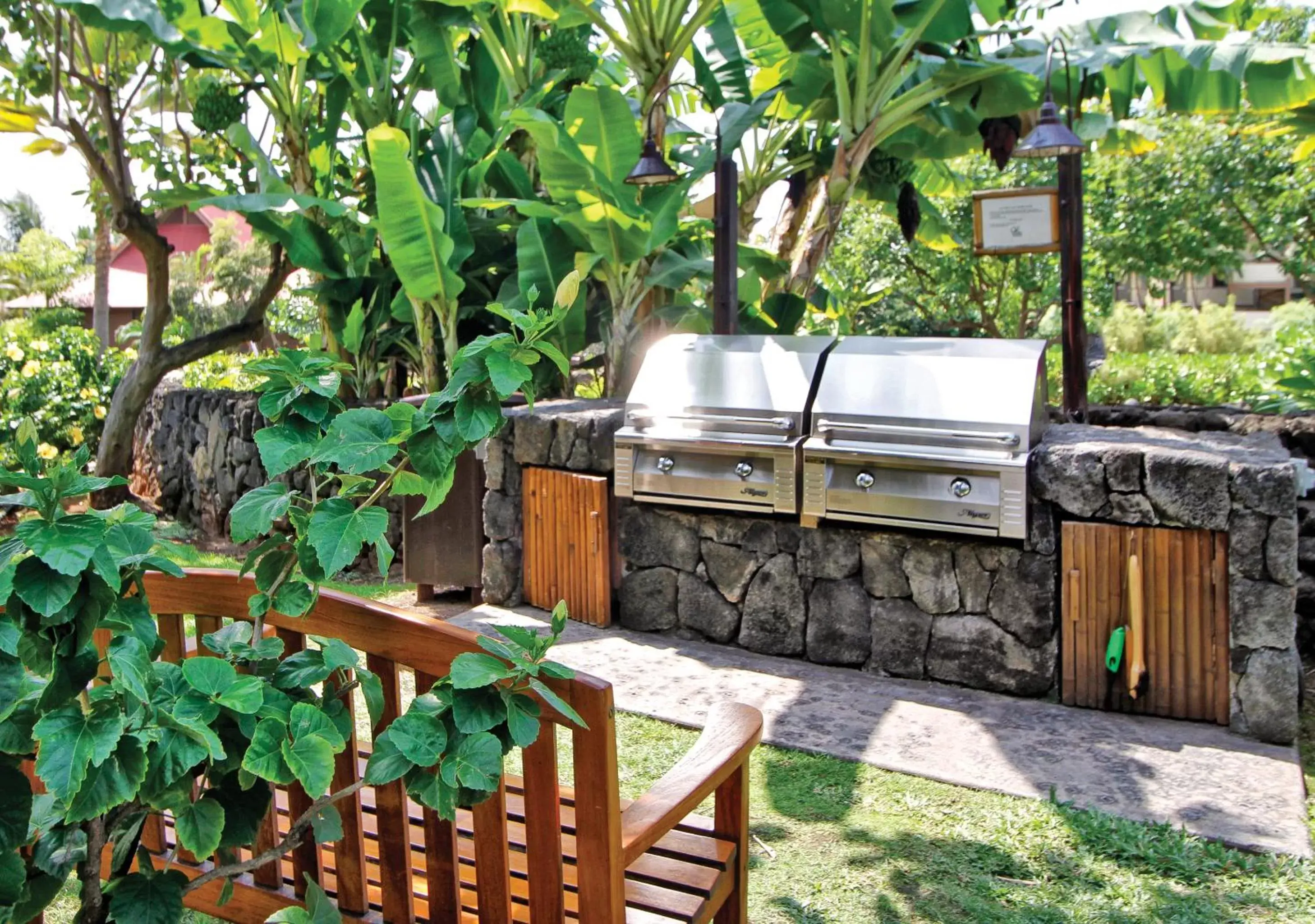 Property building, BBQ Facilities in Wyndham Kona Hawaiian Resort