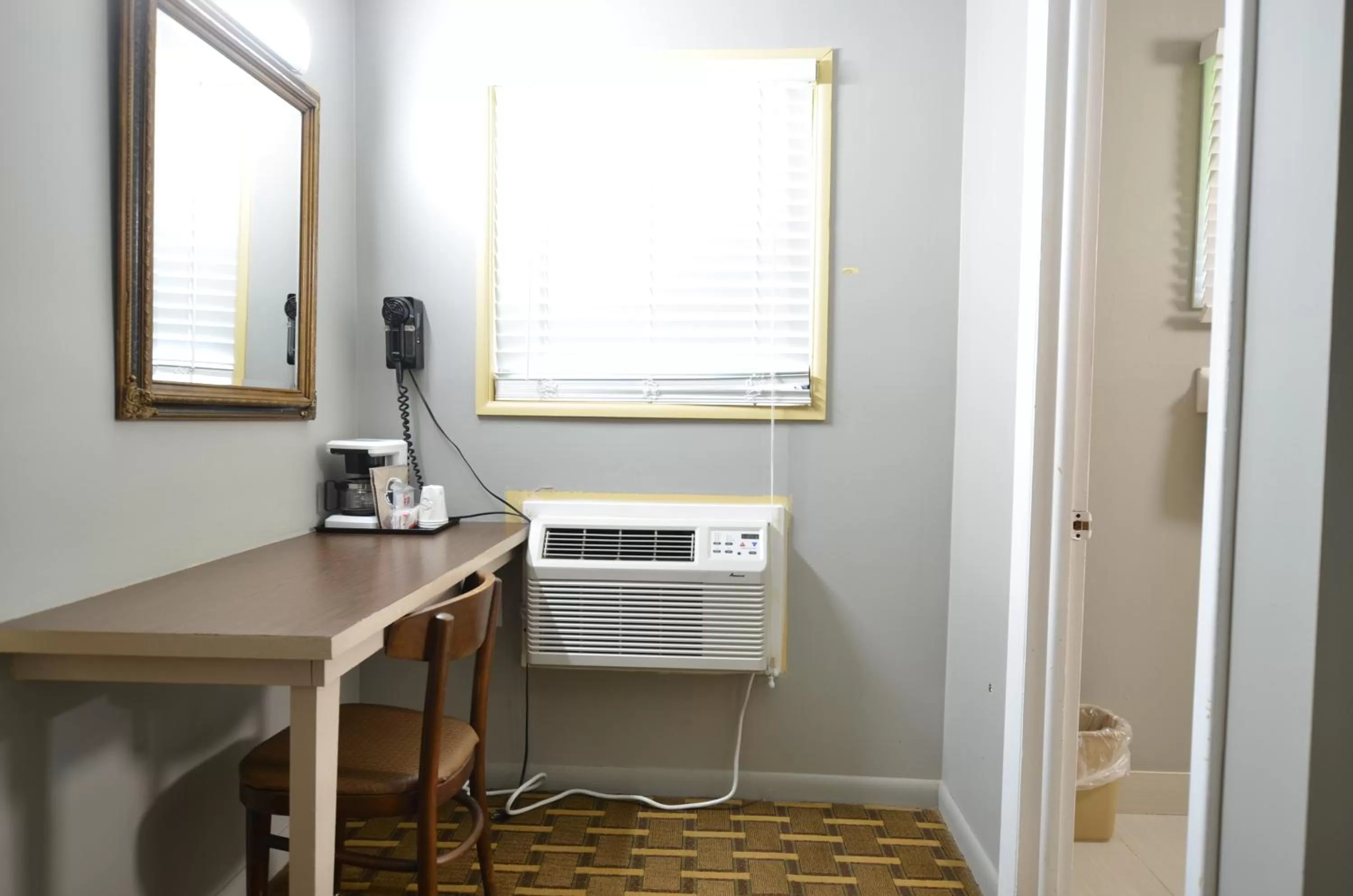 air conditioner in Travelowes Motel - Maggie Valley